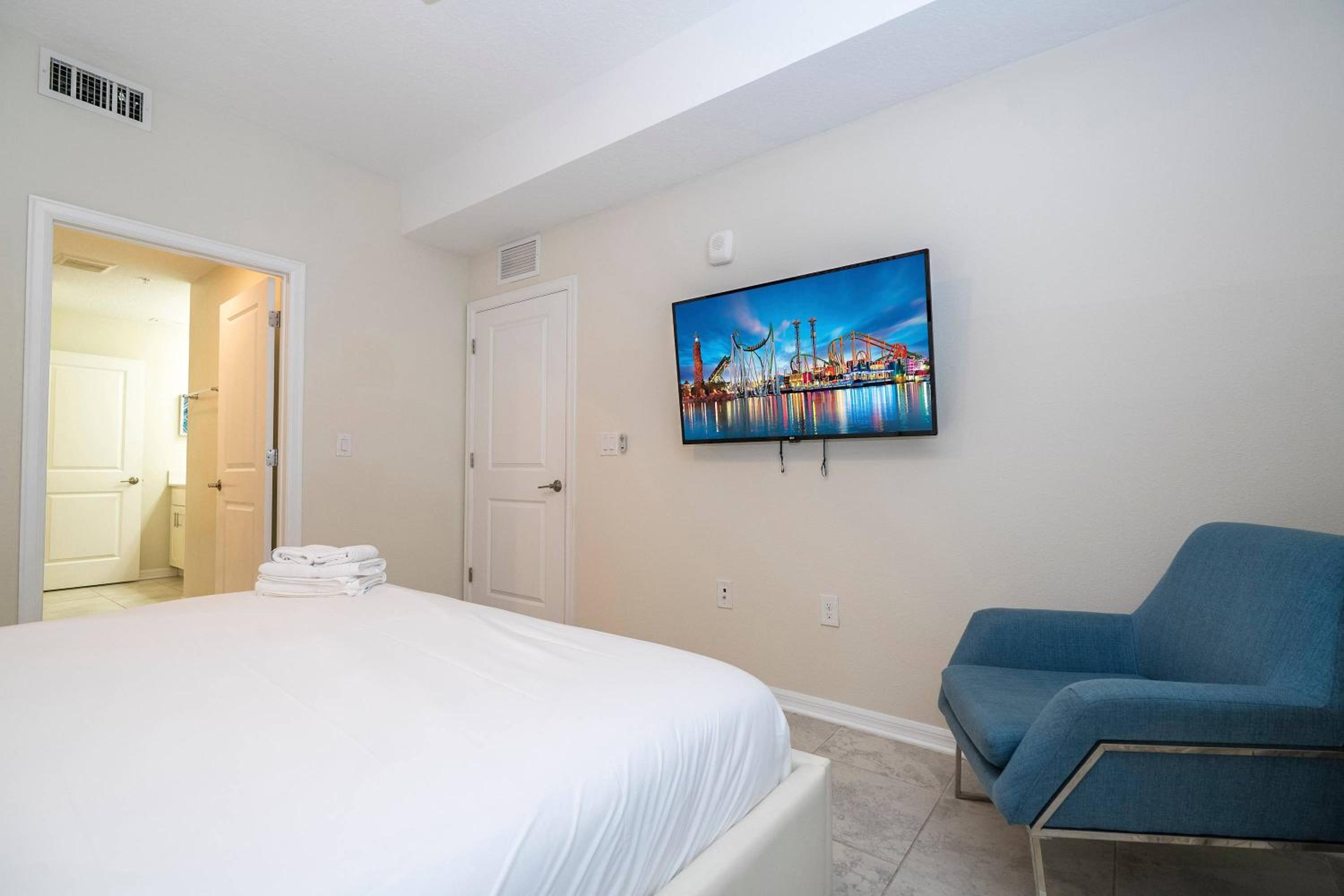 Gorgeous 2Bd Close to Disney at Storey Lake Resort
