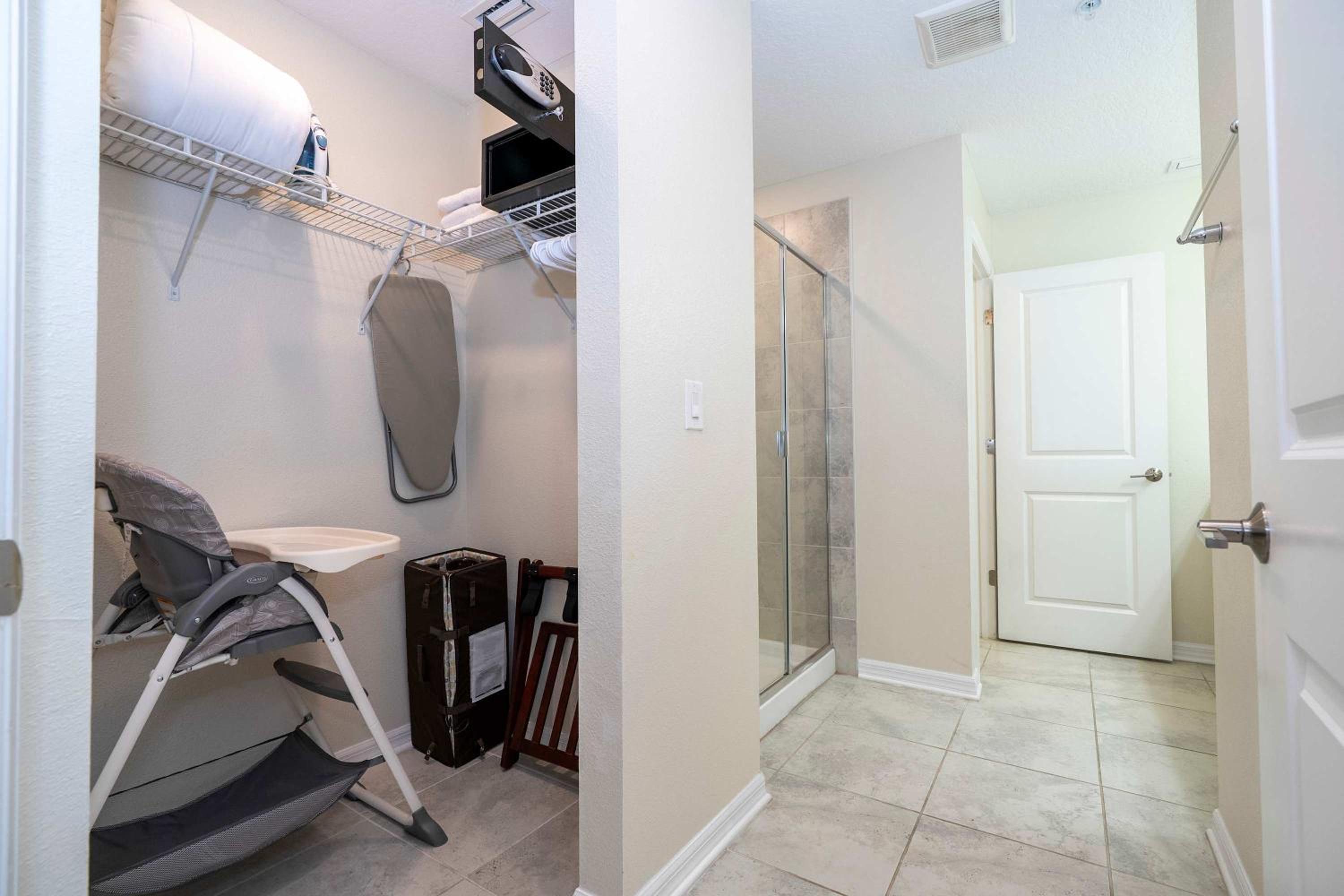 Gorgeous 2Bd Close to Disney at Storey Lake Resort