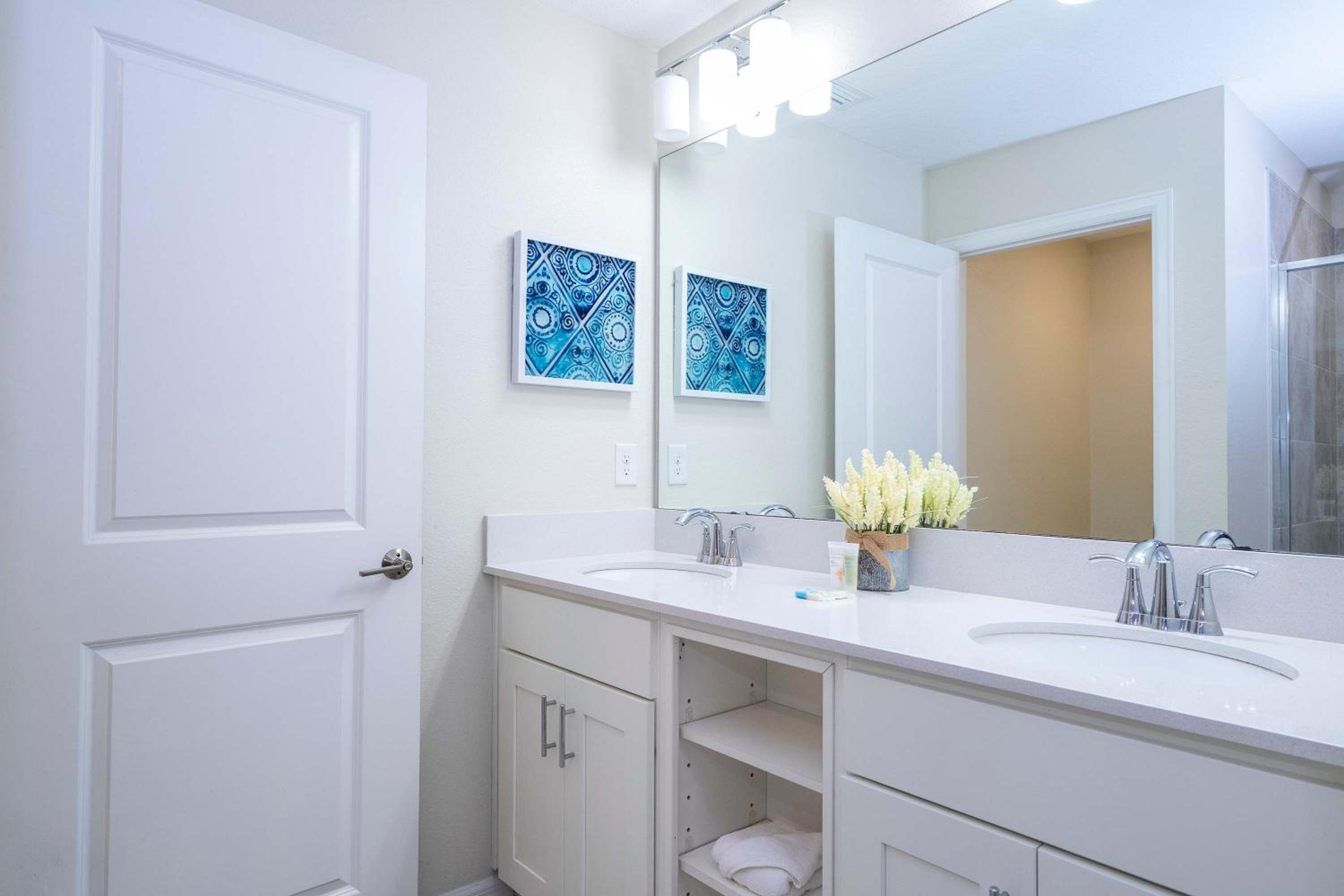 Gorgeous 2Bd Close to Disney at Storey Lake Resort