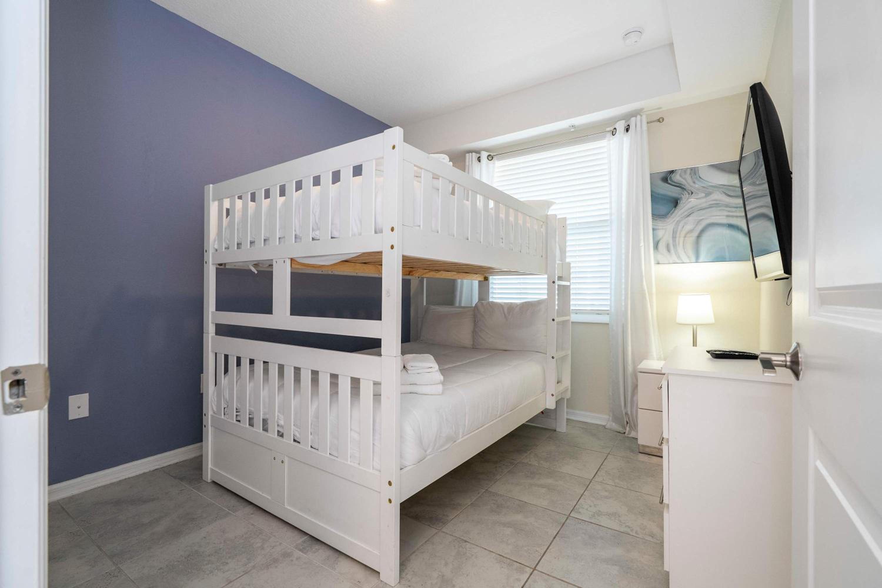 Gorgeous 2Bd Close to Disney at Storey Lake Resort