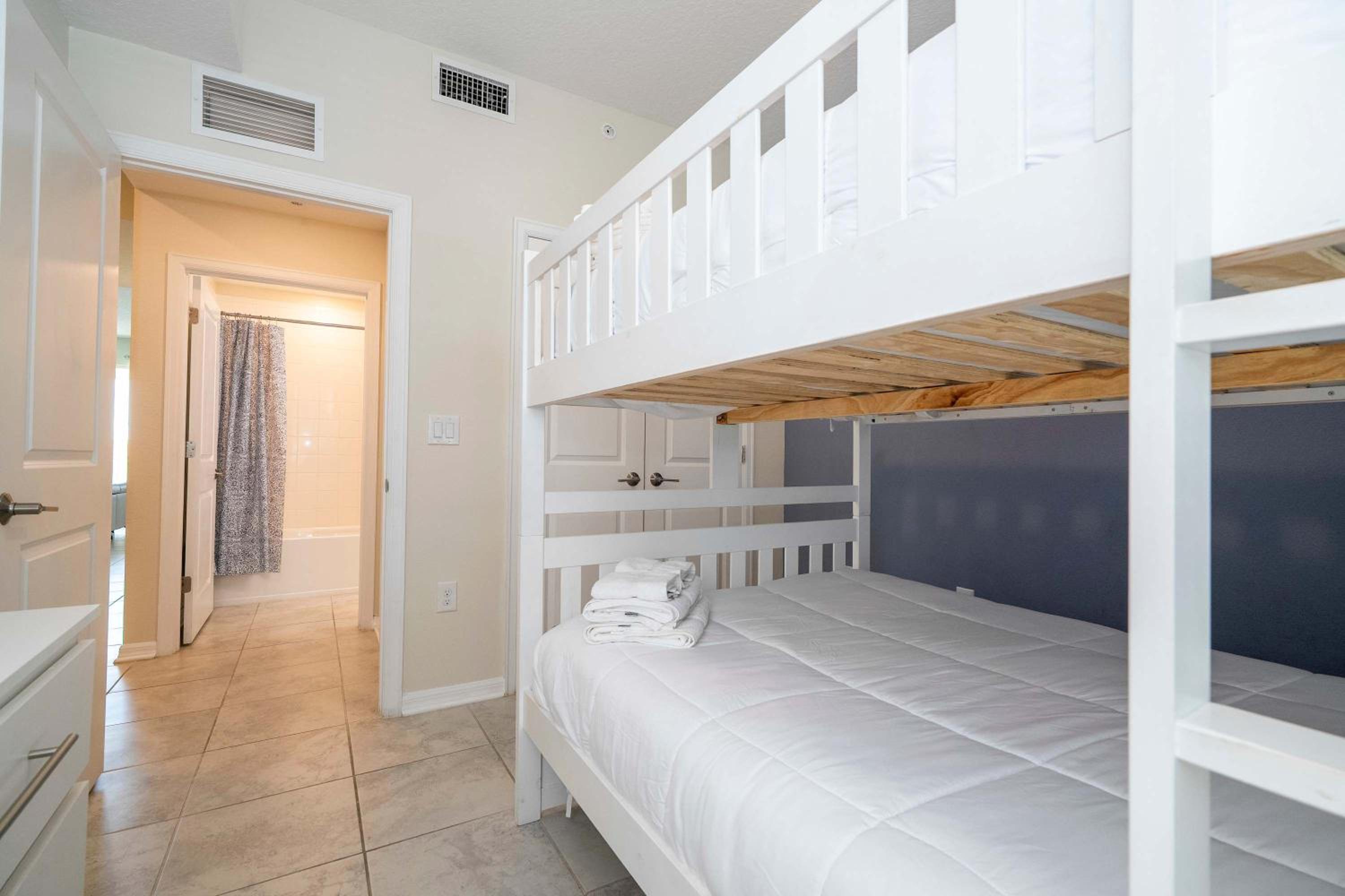 Gorgeous 2Bd Close to Disney at Storey Lake Resort