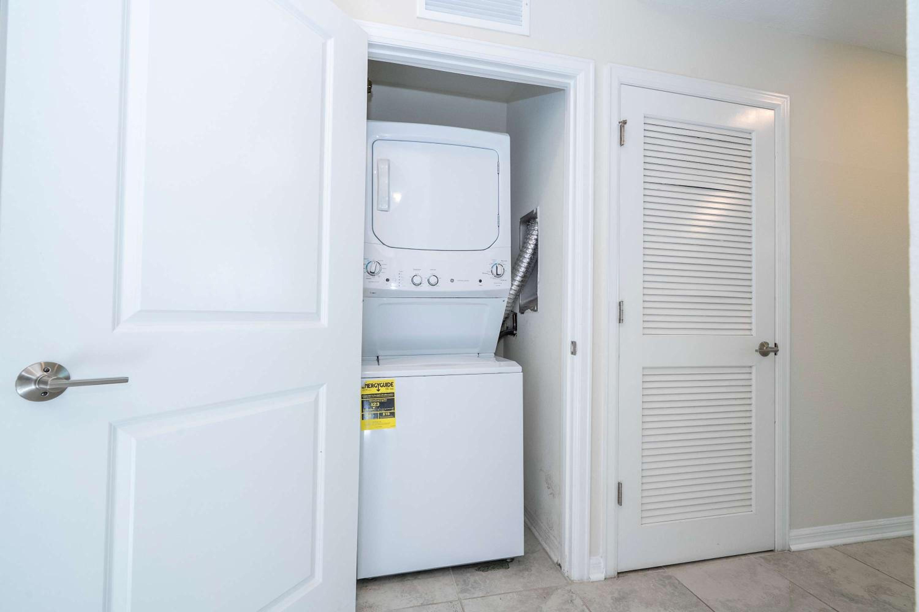 Gorgeous 2Bd Close to Disney at Storey Lake Resort
