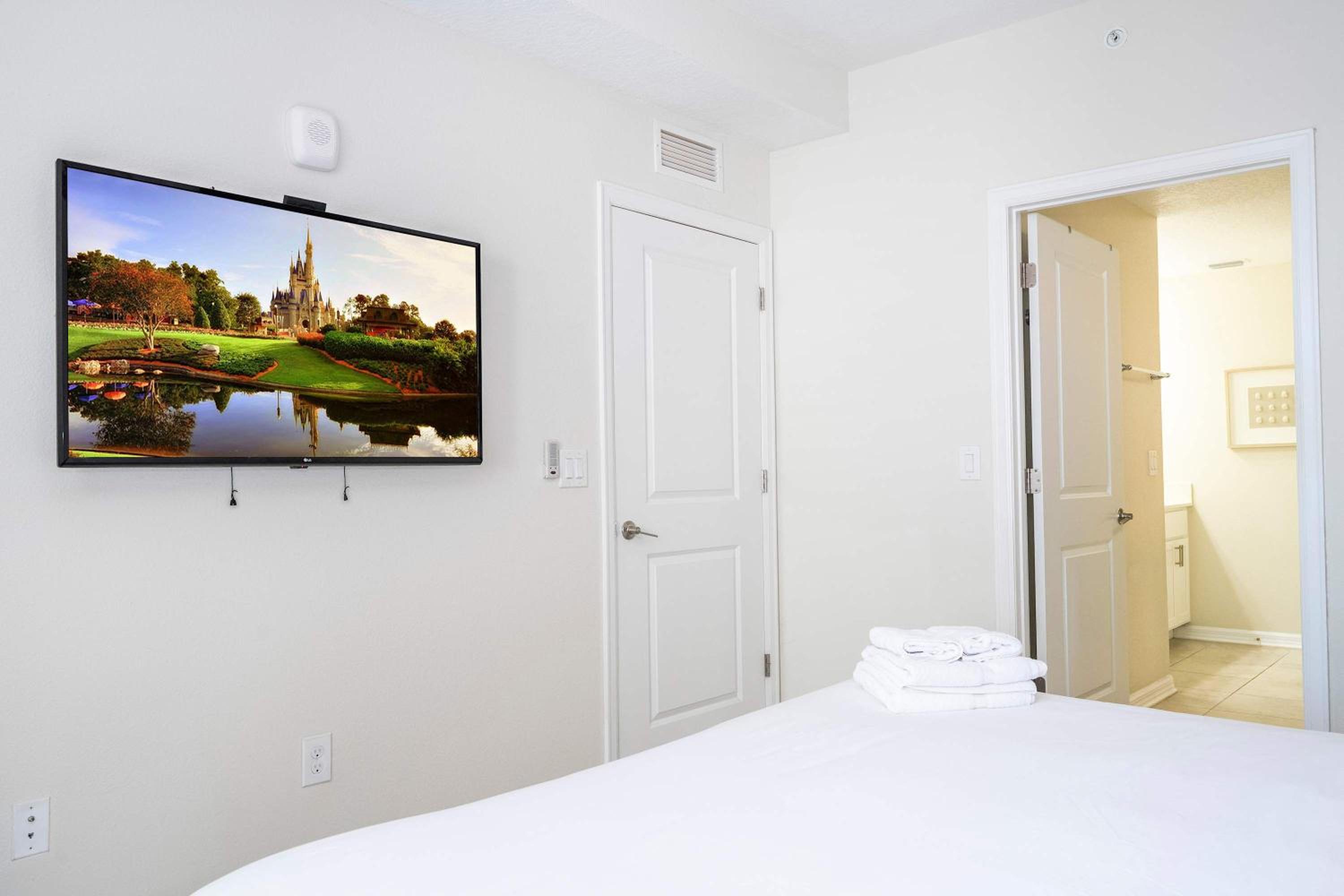 Family Condo 2Bd Close to Disney at Storey Lake Resort
