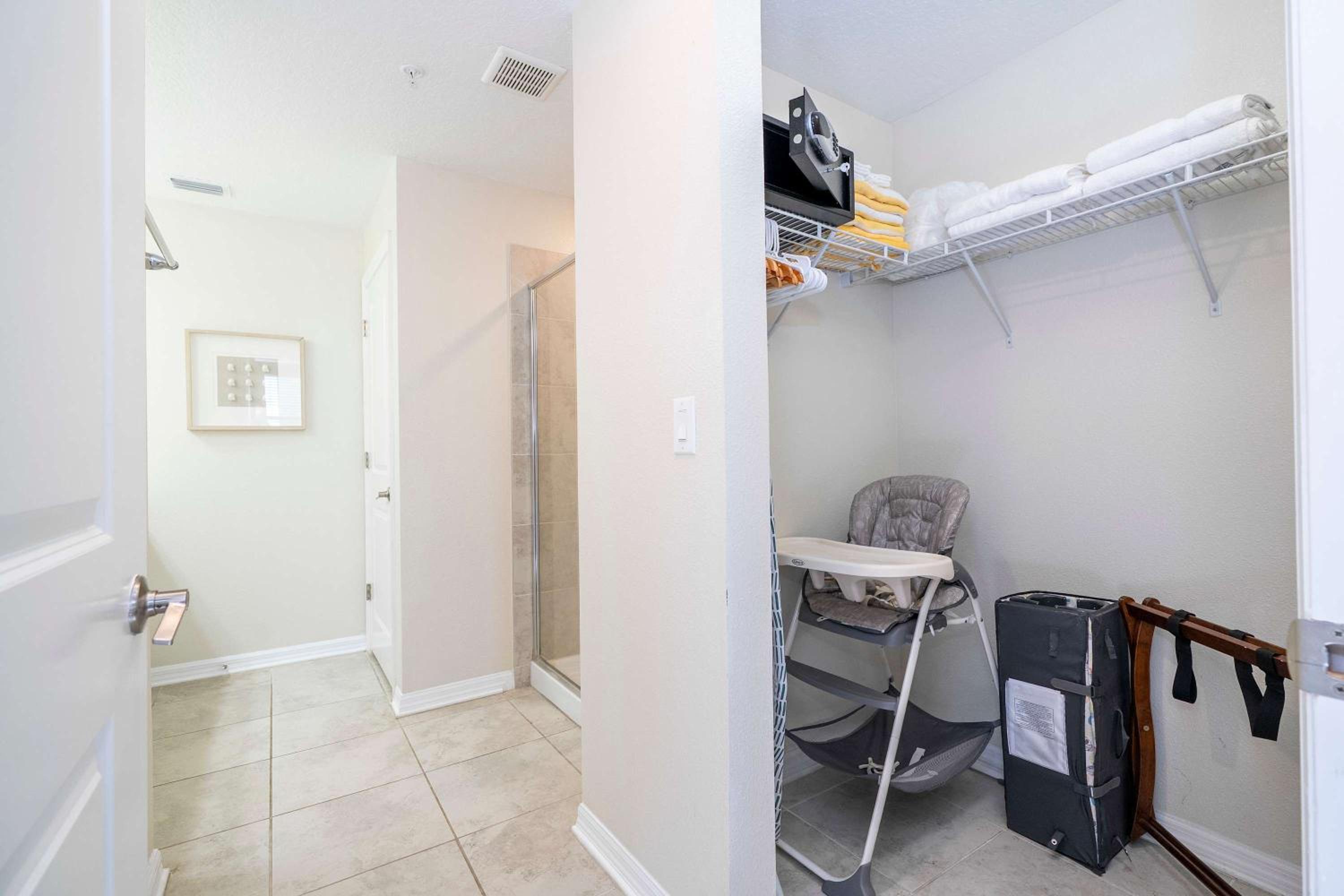 Family Condo 2Bd Close to Disney at Storey Lake Resort
