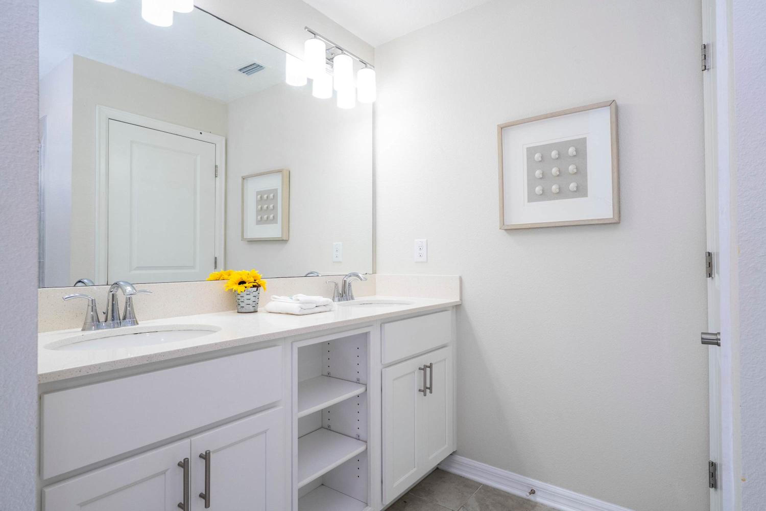 Family Condo 2Bd Close to Disney at Storey Lake Resort