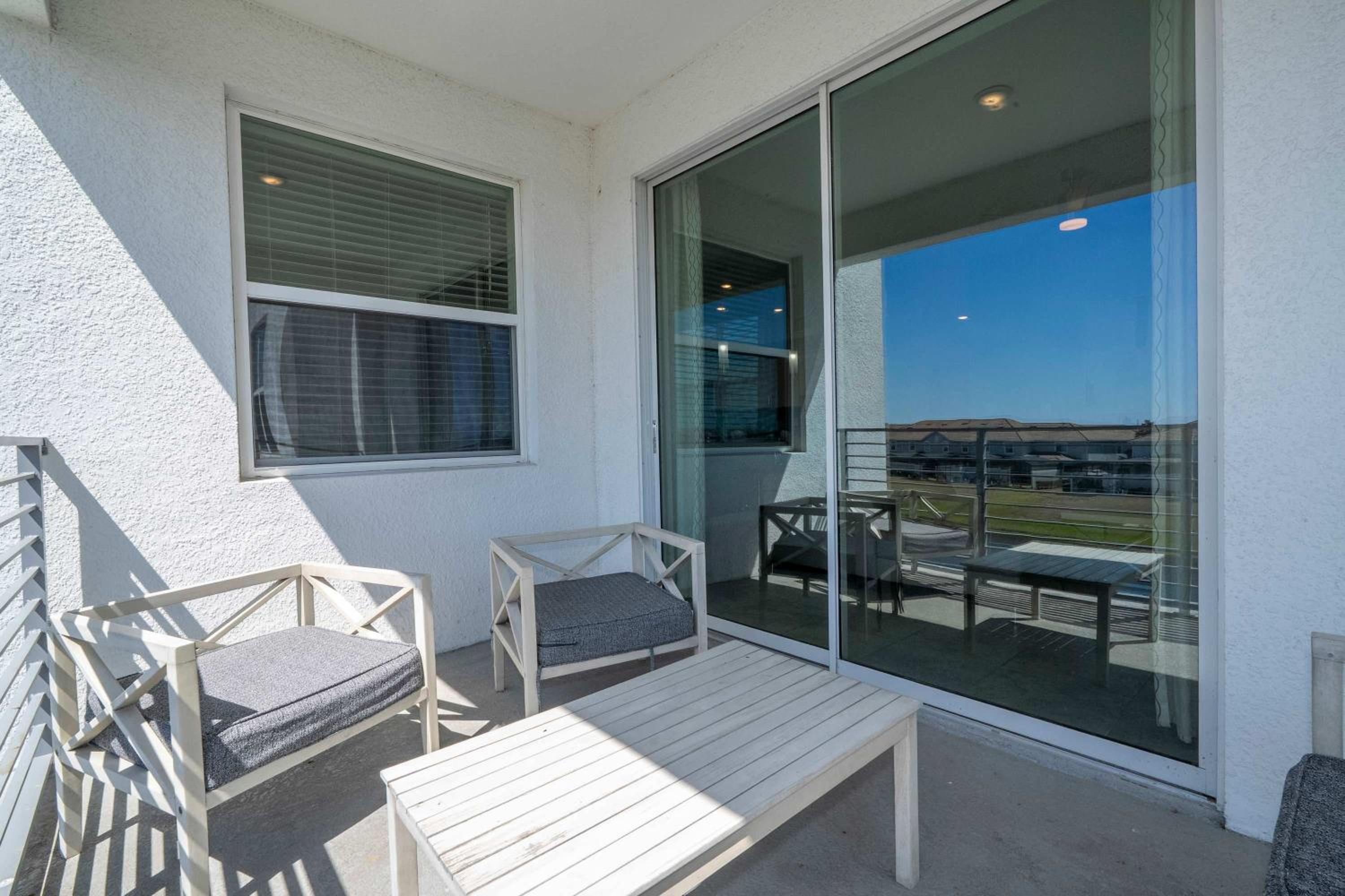 Gorgeous 2Bd Close to Disney at Storey Lake Resort