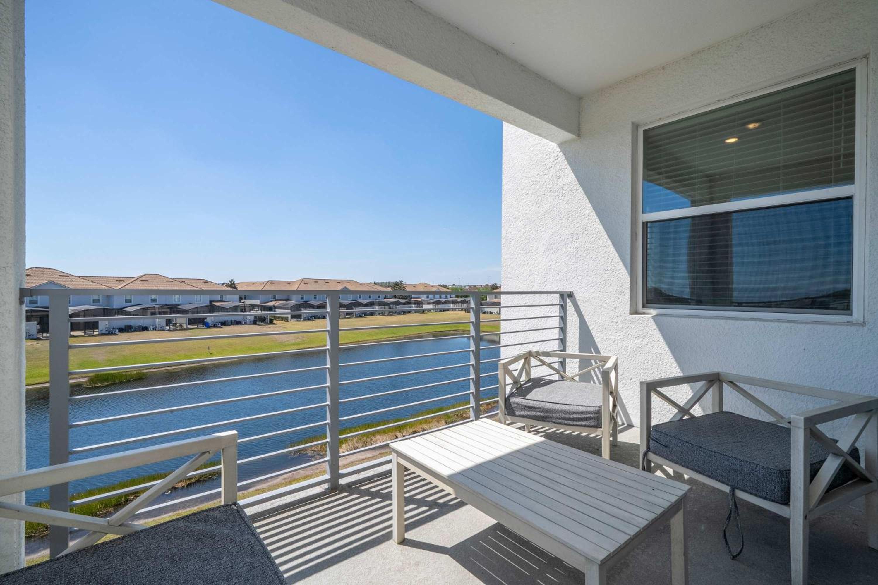 Gorgeous 2Bd Close to Disney at Storey Lake Resort