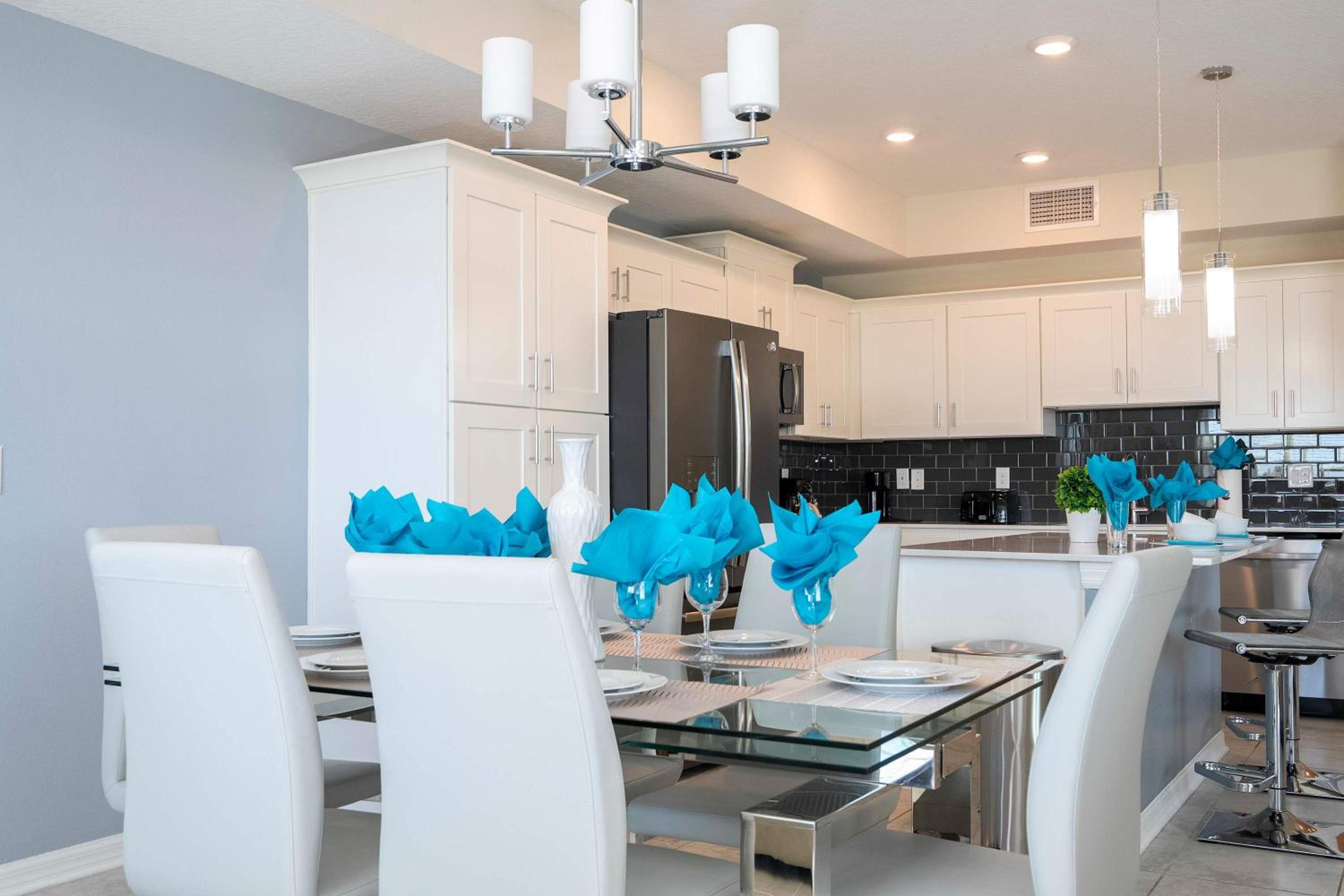 Gorgeous 2Bd Close to Disney at Storey Lake Resort