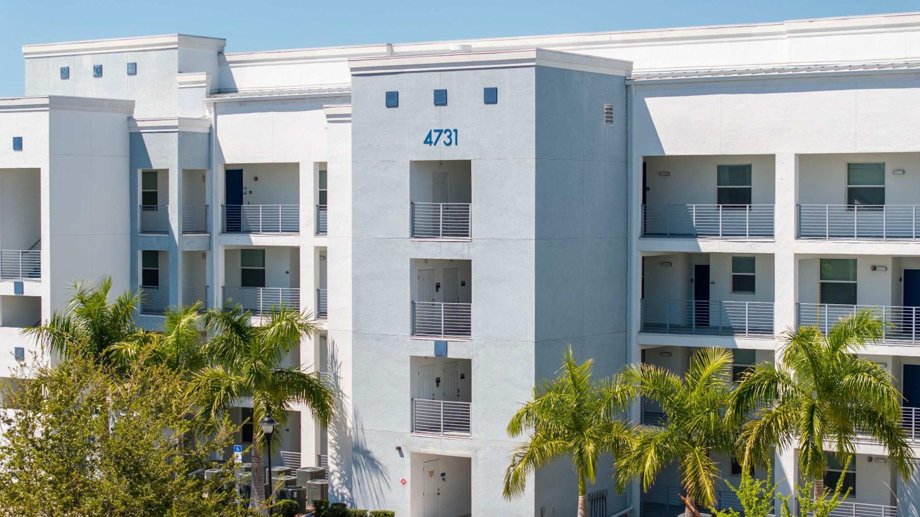Family Condo 2Bd Close to Disney at Storey Lake Resort