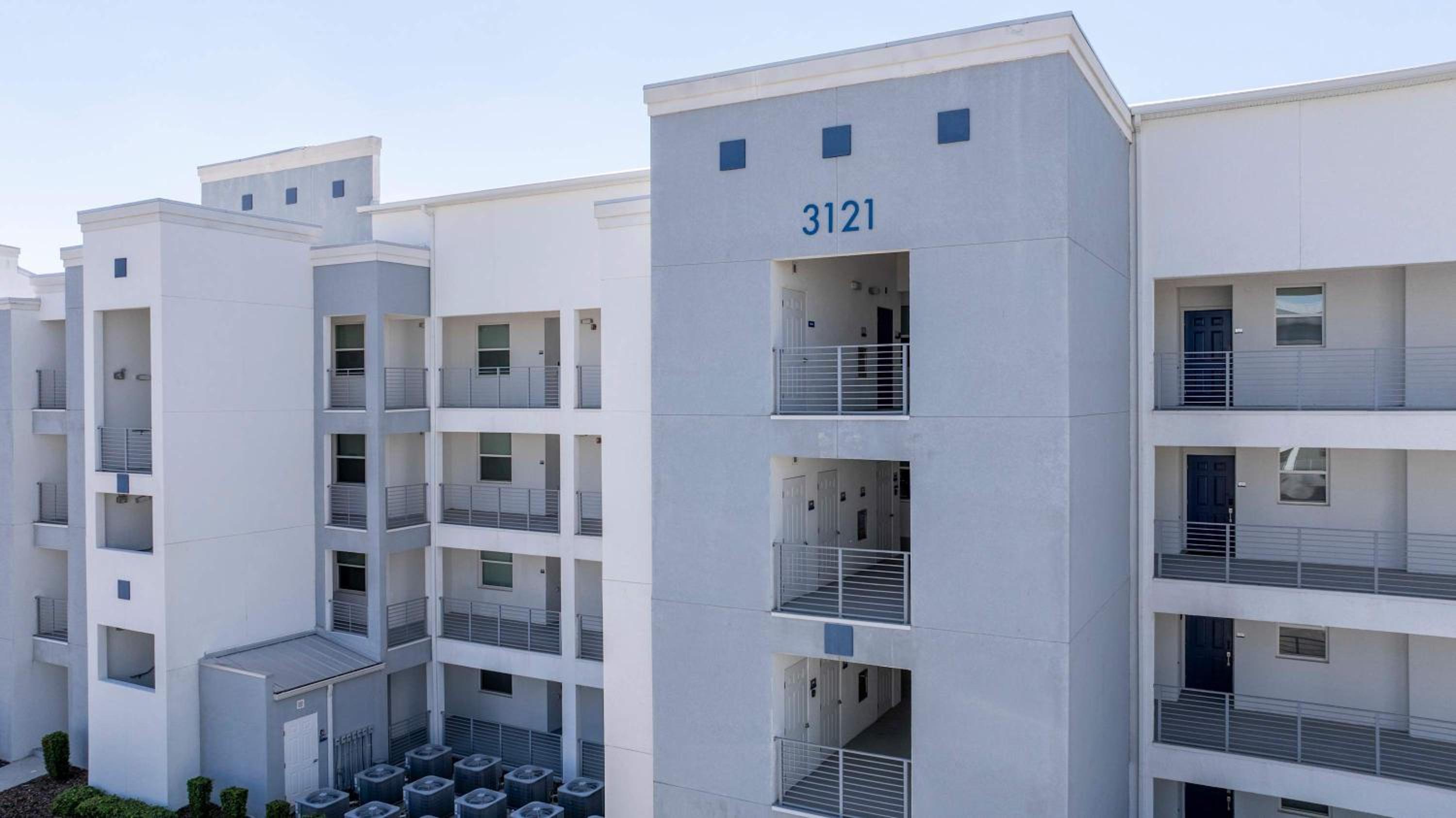 Gorgeous 2Bd Close to Disney at Storey Lake Resort