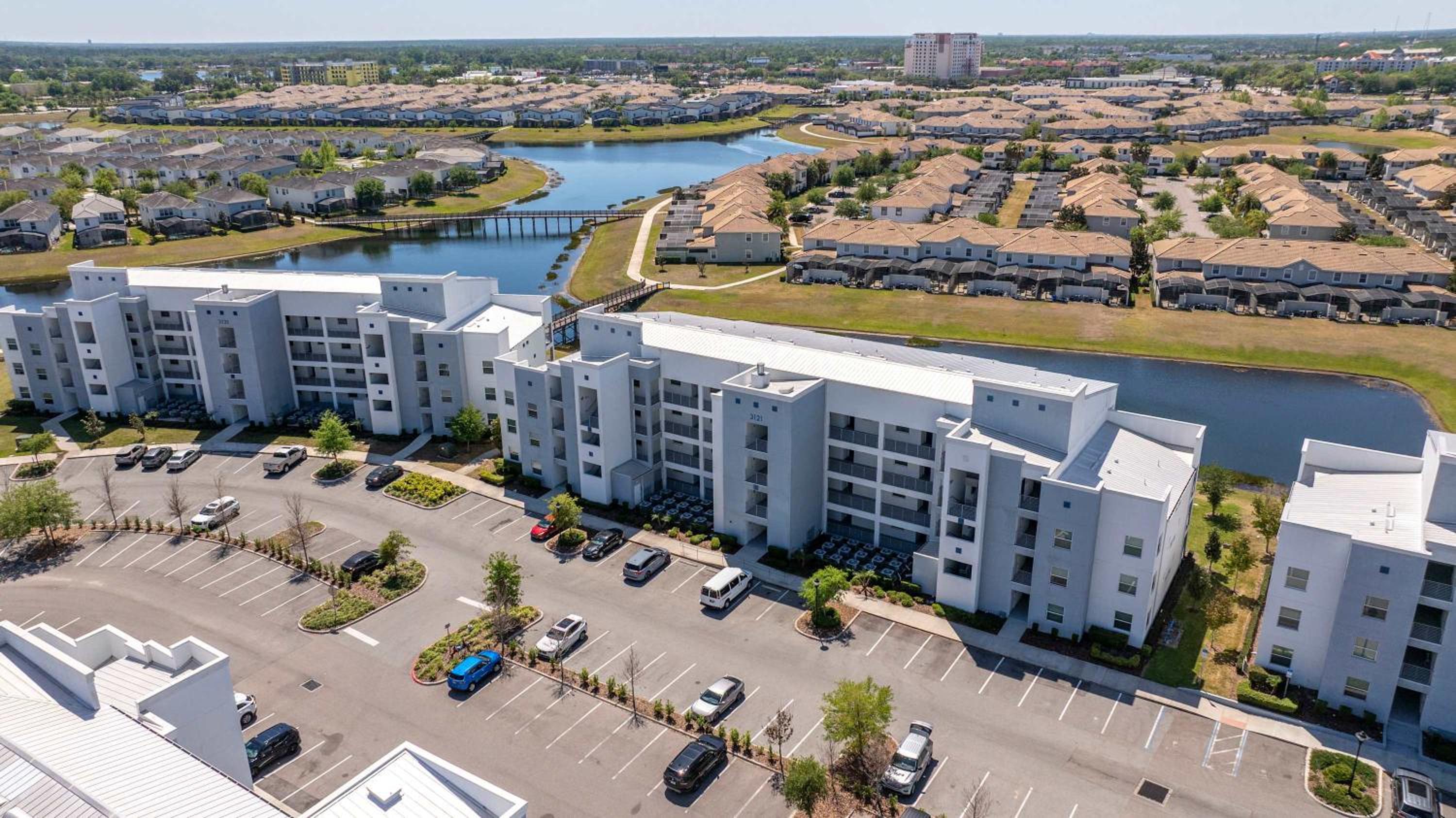 Gorgeous 2Bd Close to Disney at Storey Lake Resort