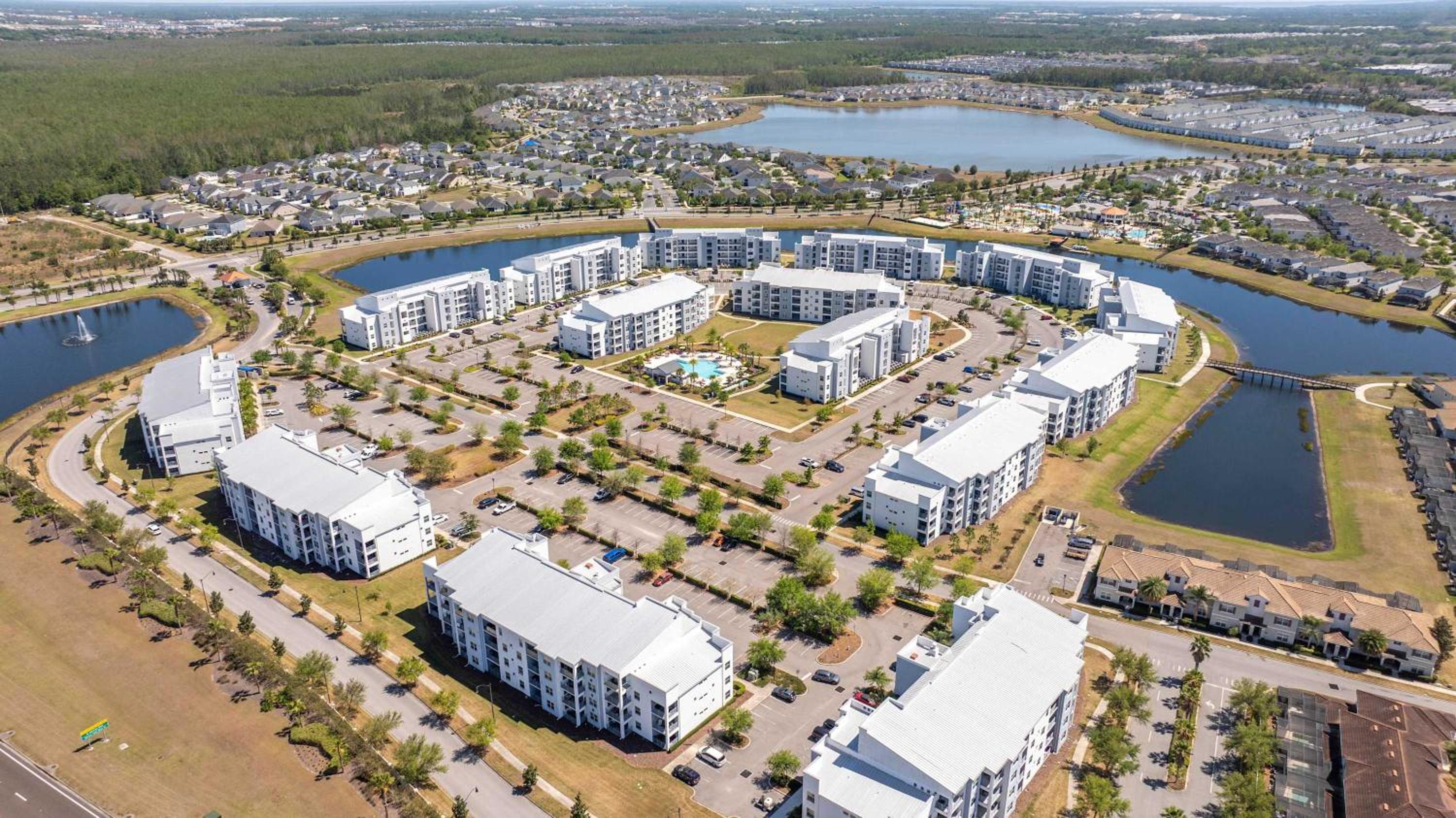 Gorgeous 2Bd Close to Disney at Storey Lake Resort