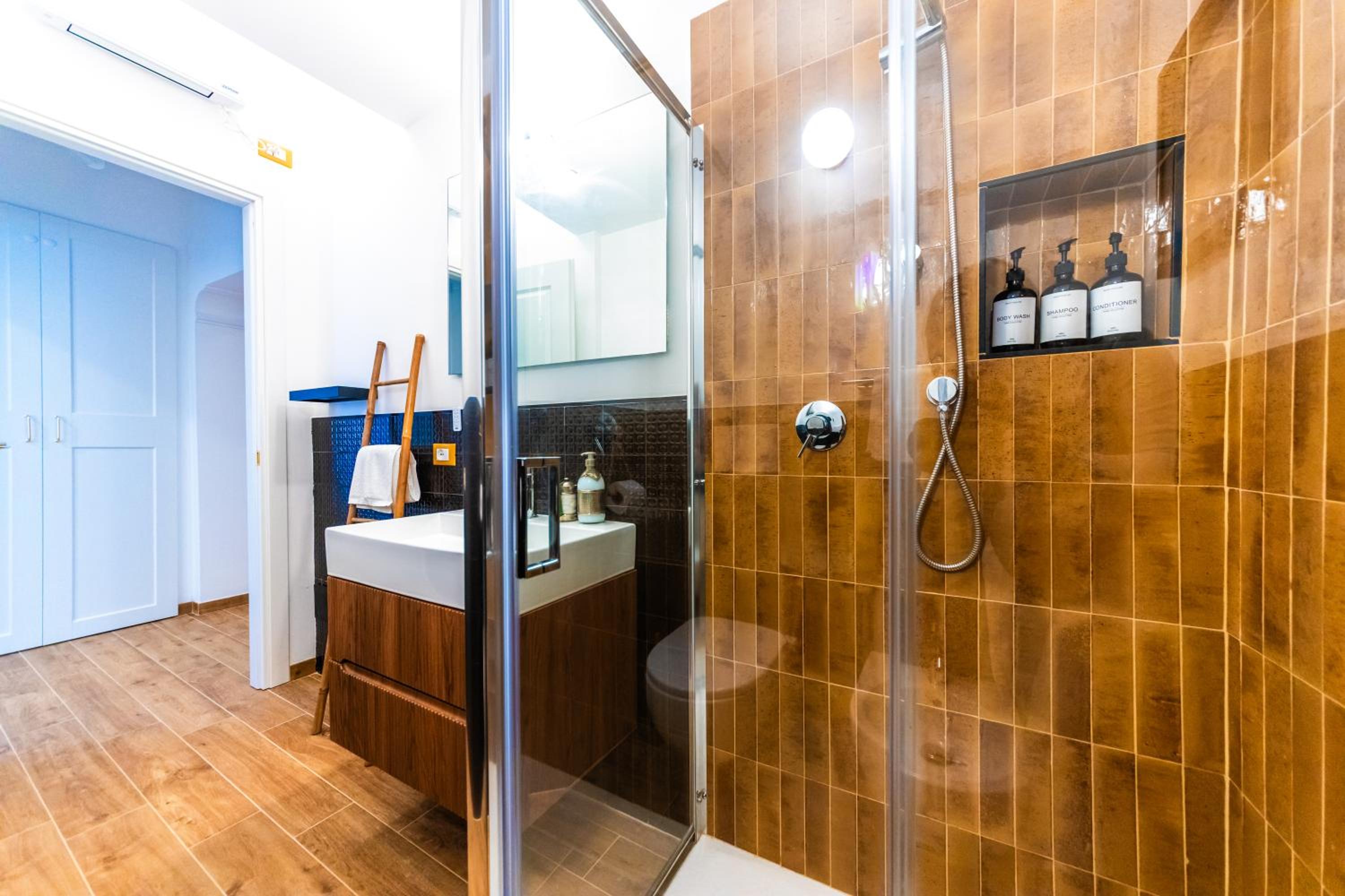 Casa Fen Palazzo Storico - Re di Roma metro A - 2camere2bagni