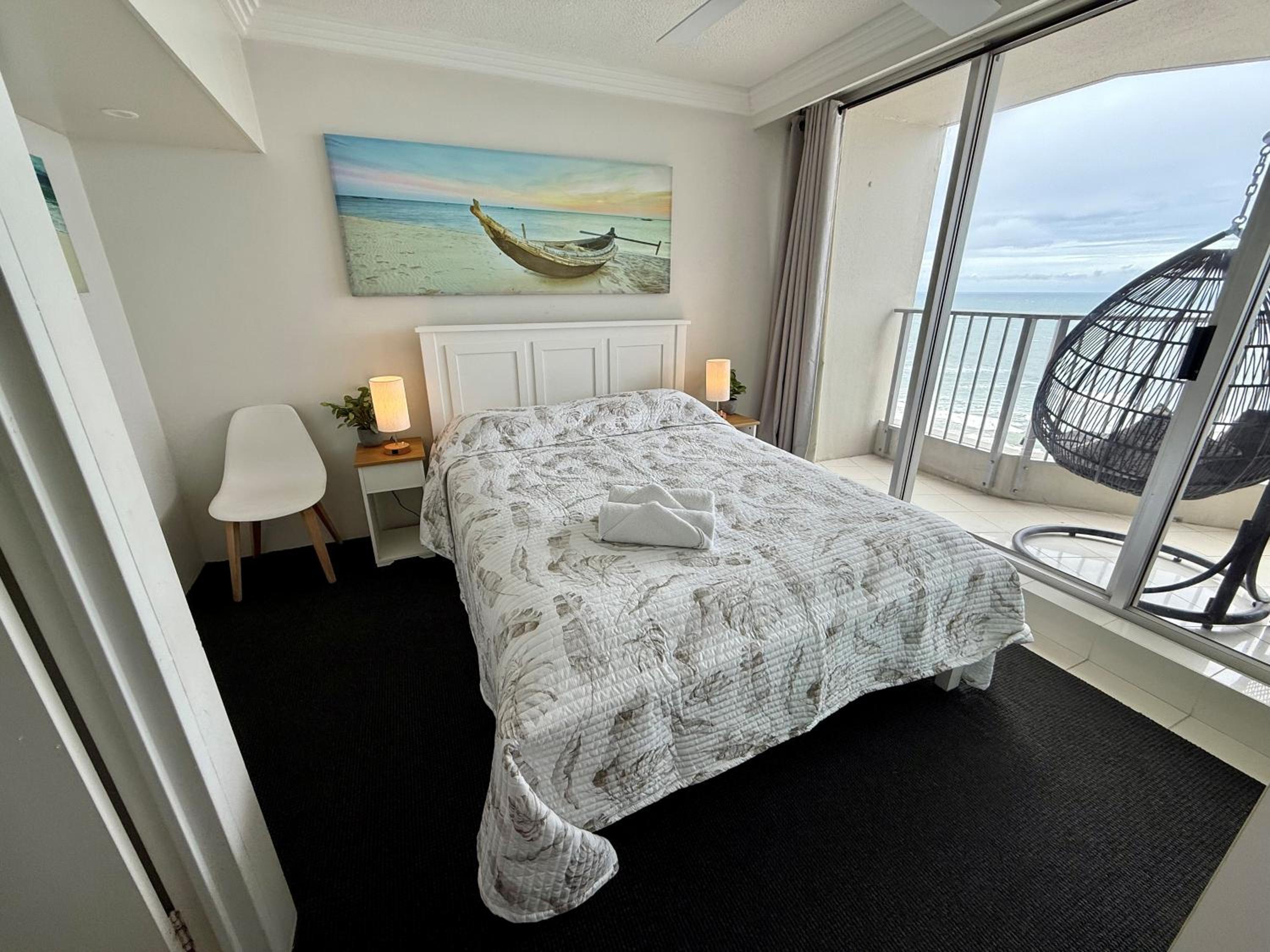 Beachfront 2BR Stunning Views Balcony Heated Pool