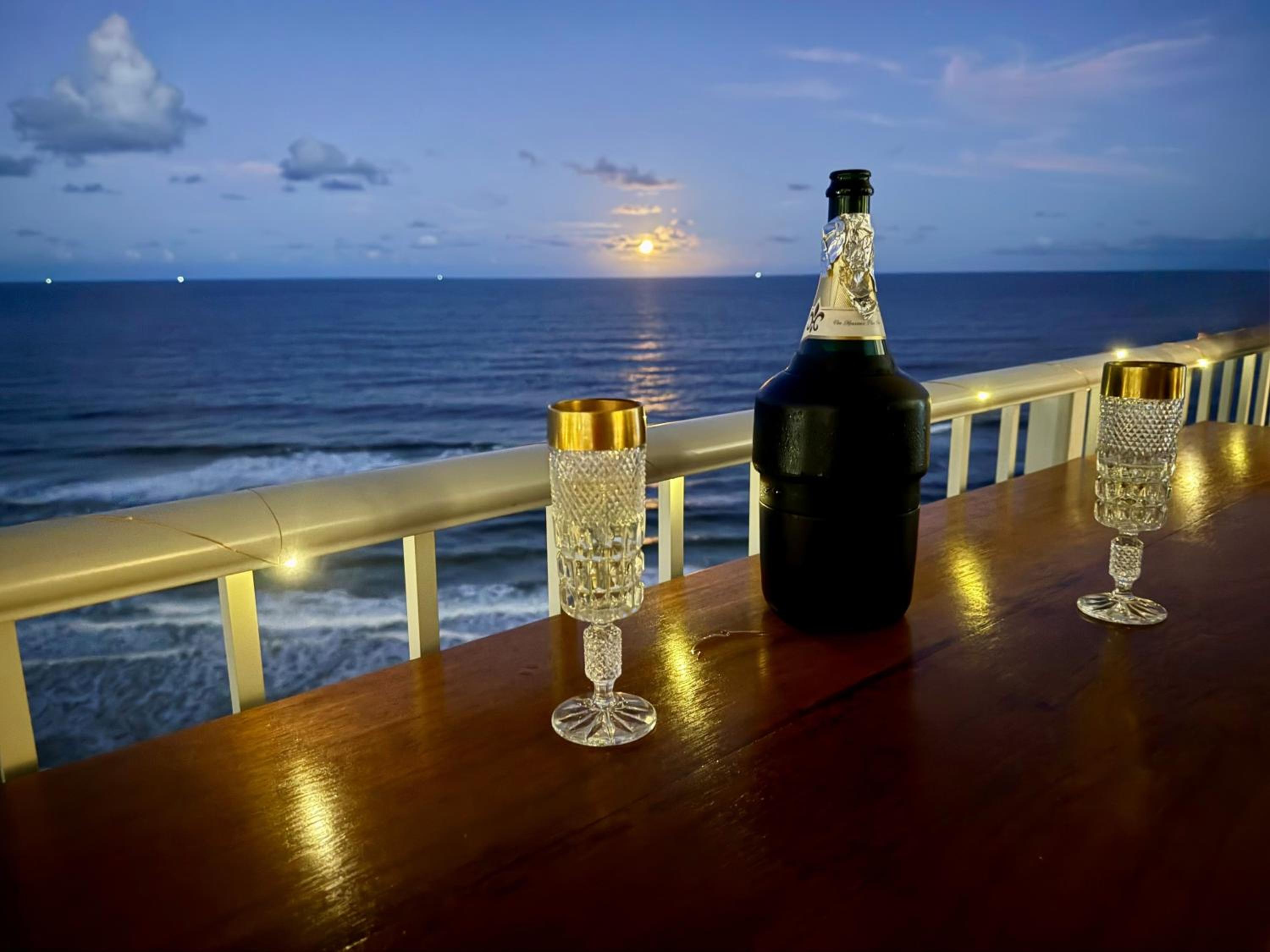 Beachfront 2BR Stunning Views Balcony Heated Pool
