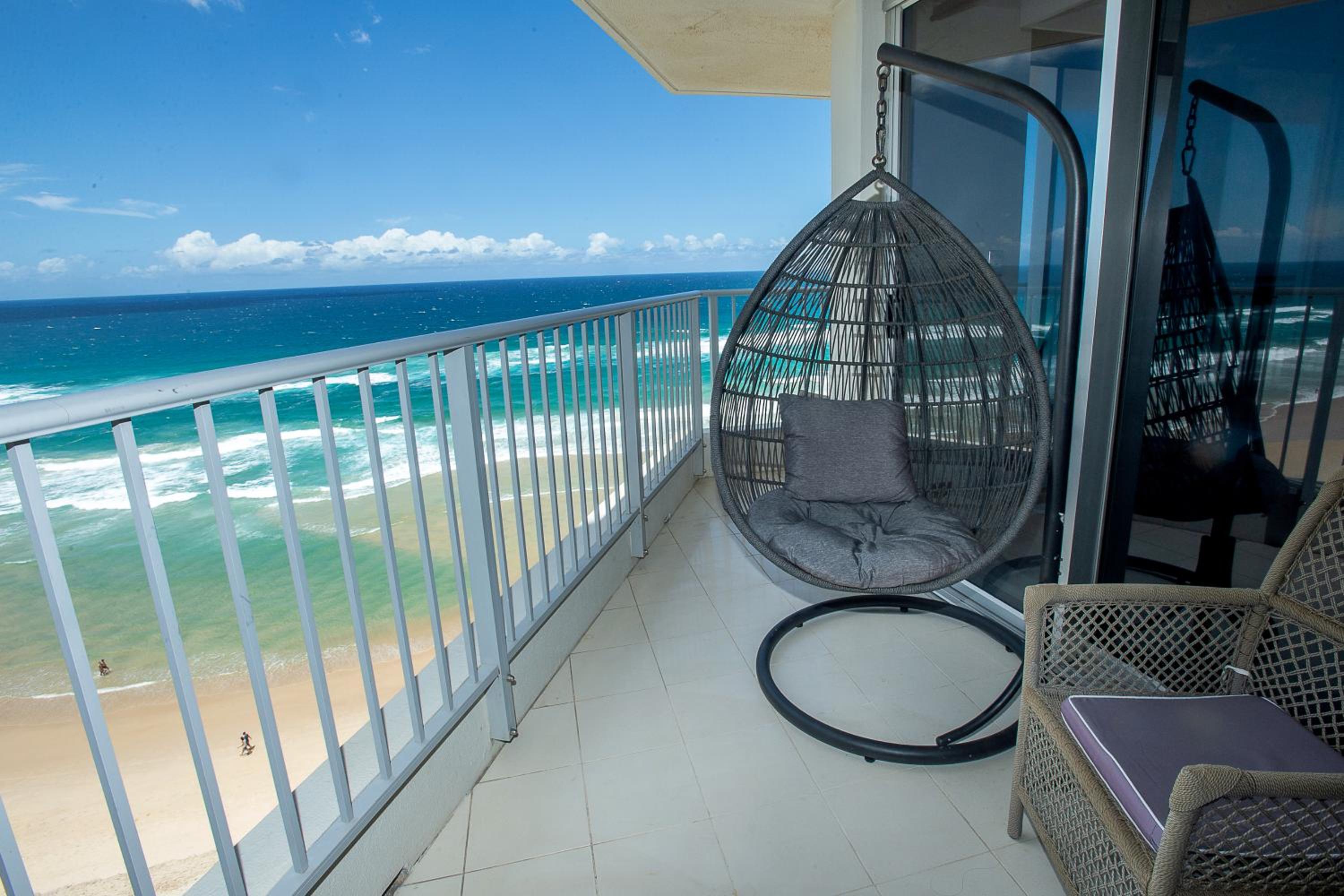 Beachfront 2BR Stunning Views Balcony Heated Pool