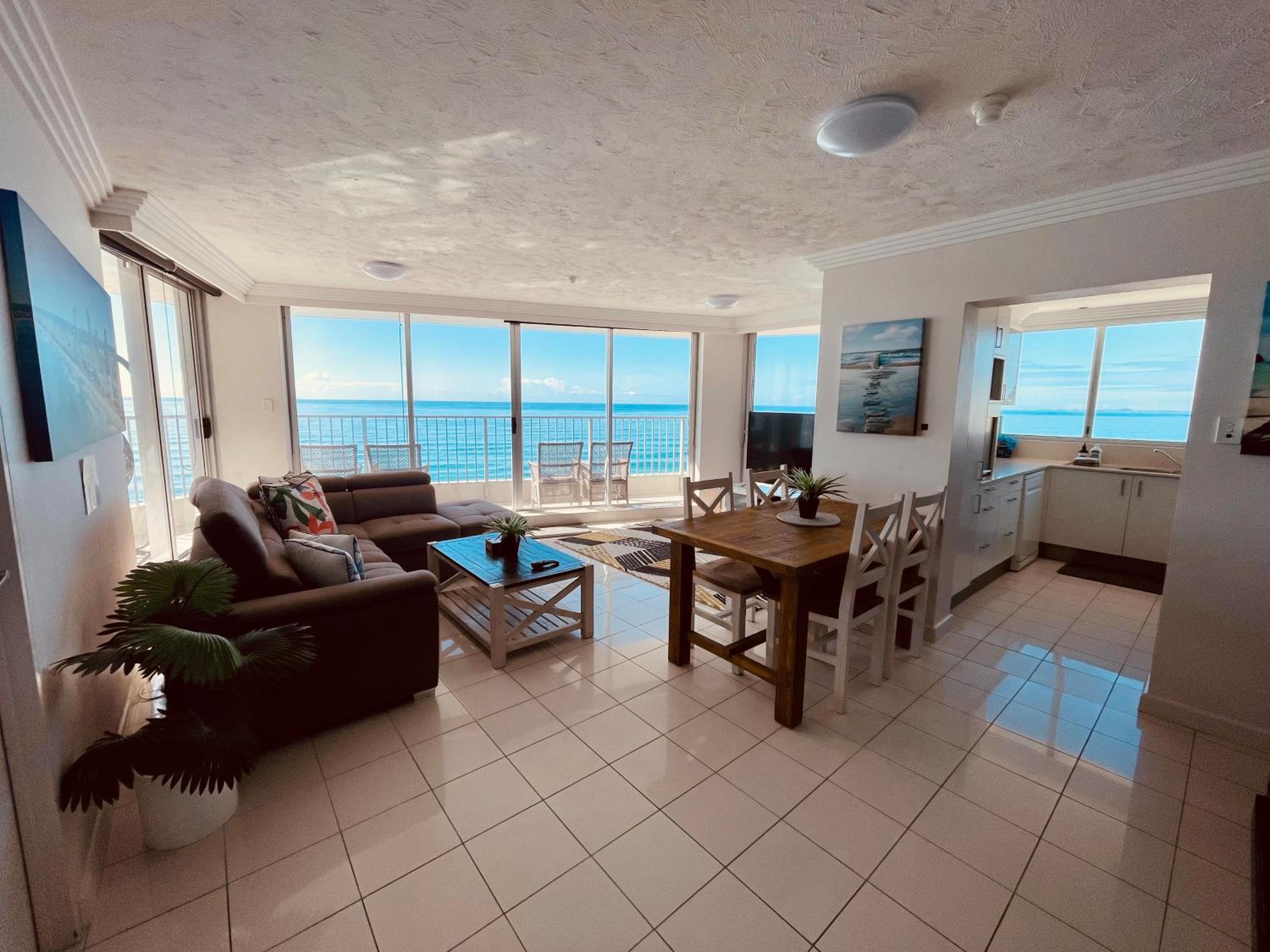 Beachfront 2BR Stunning Views Balcony Heated Pool