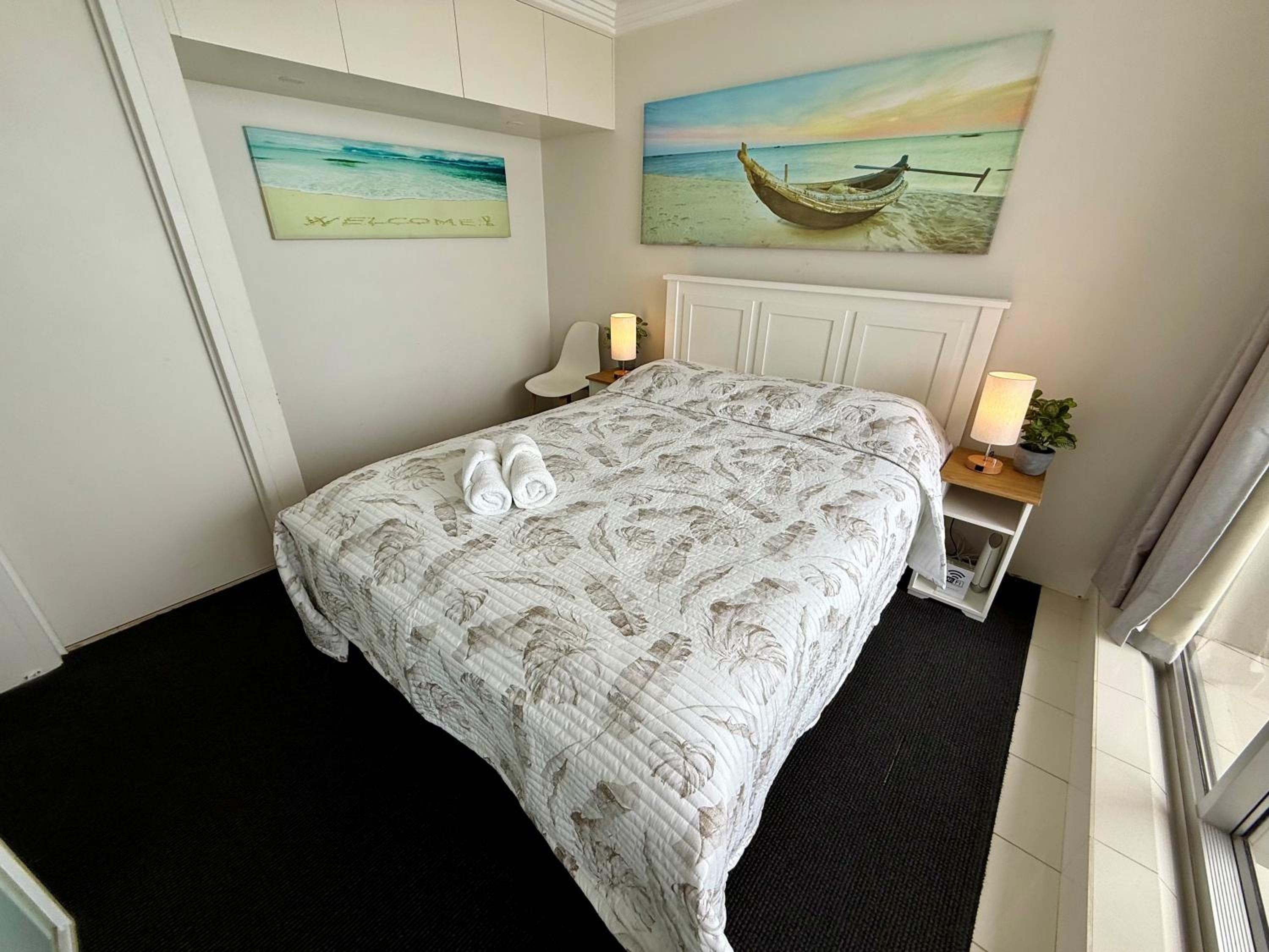 Beachfront 2BR Stunning Views Balcony Heated Pool