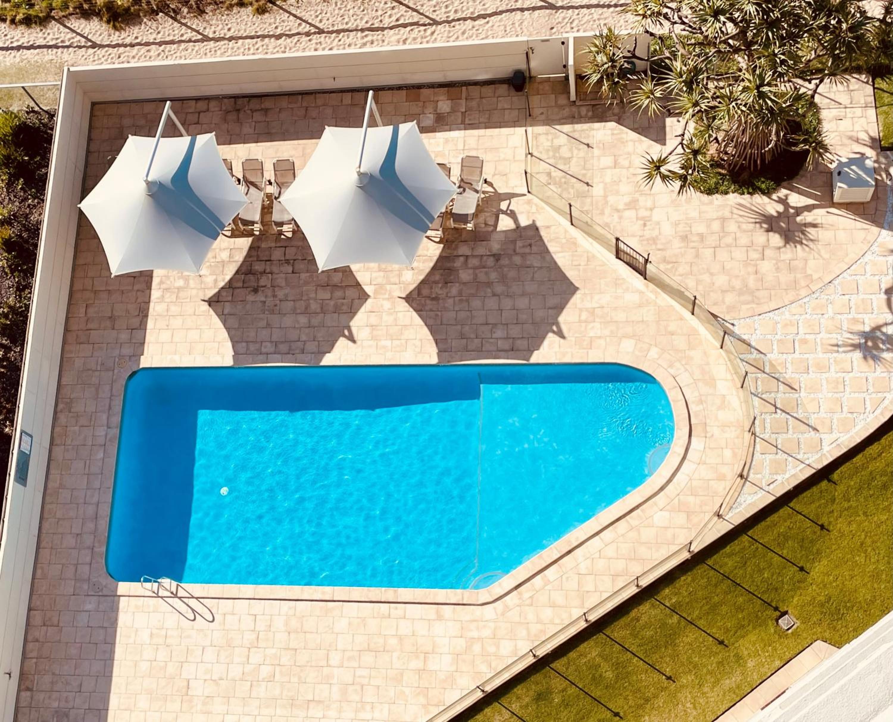 Beachfront 2BR Stunning Views Balcony Heated Pool