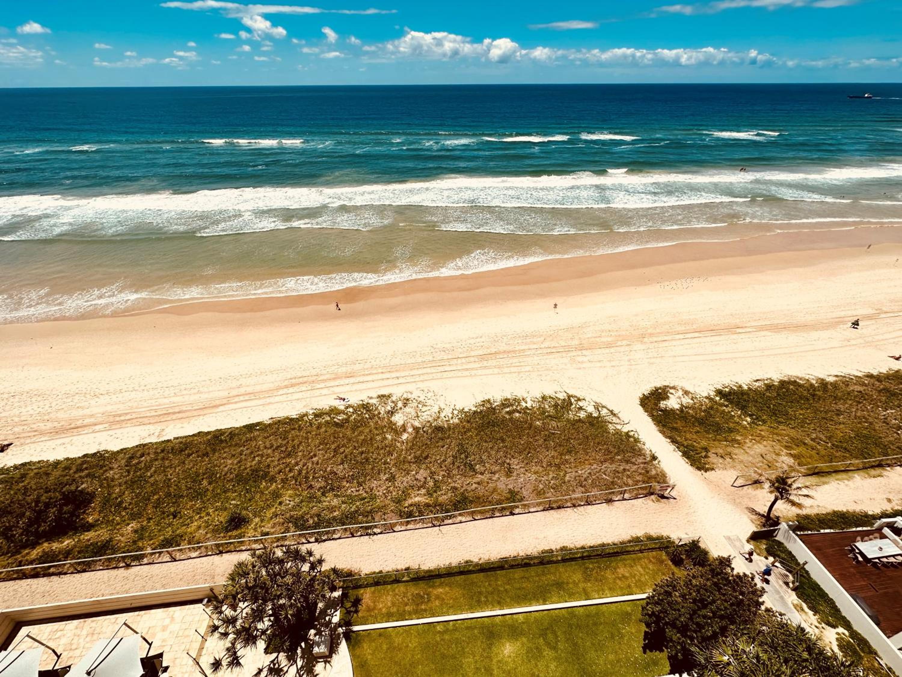 Beachfront 2BR Stunning Views Balcony Heated Pool