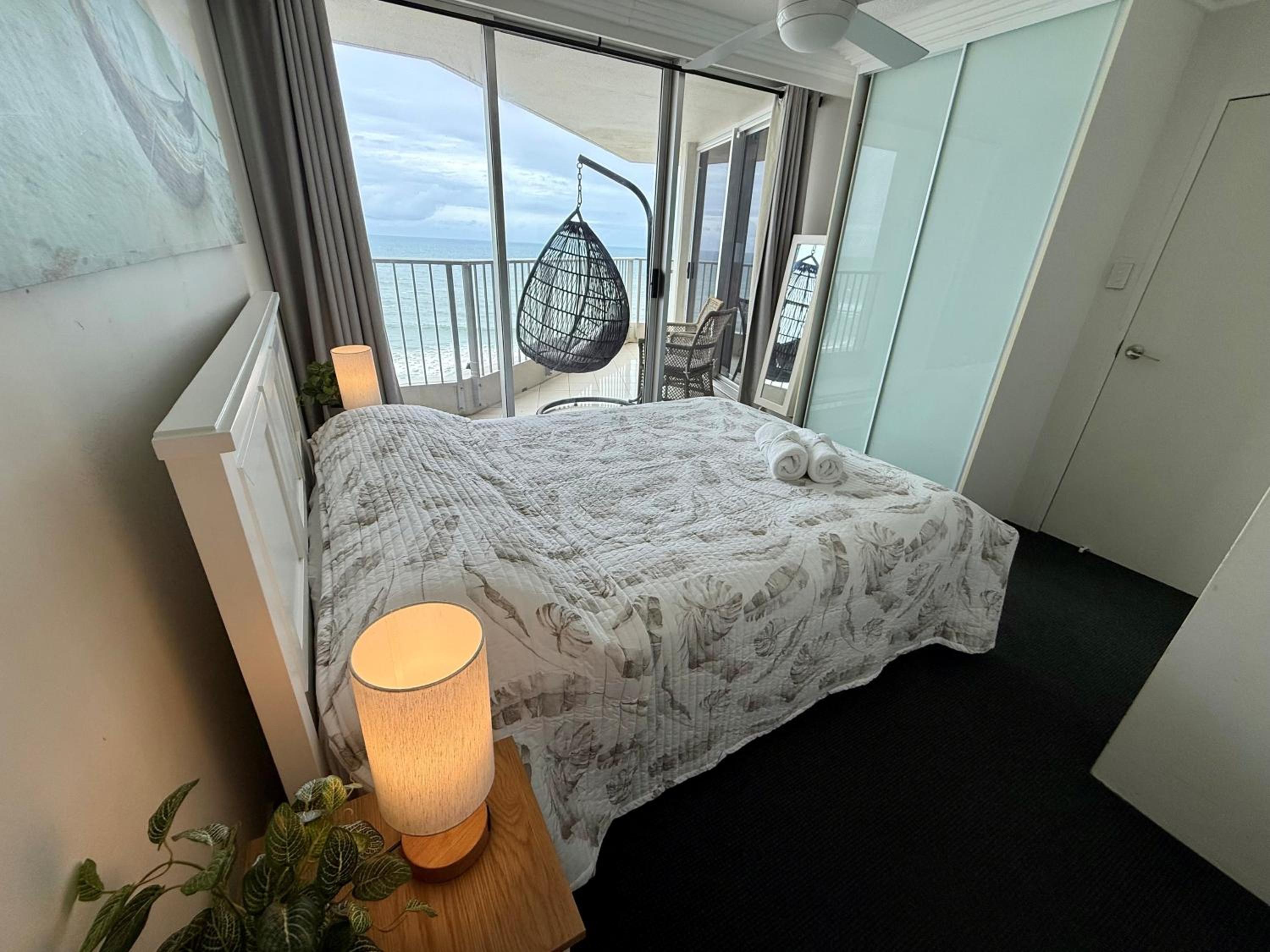 Beachfront 2BR Stunning Views Balcony Heated Pool