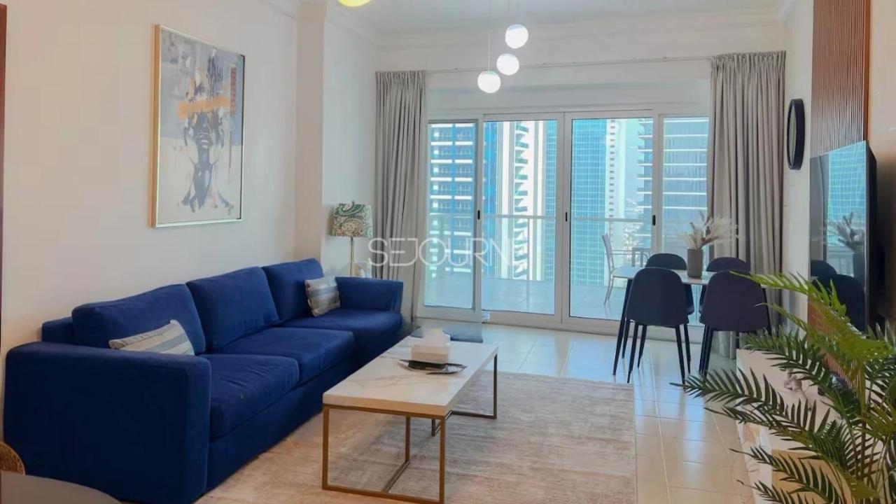 LV38 - Elegant 2BHK in Lake View Tower — Dubai photo 2
