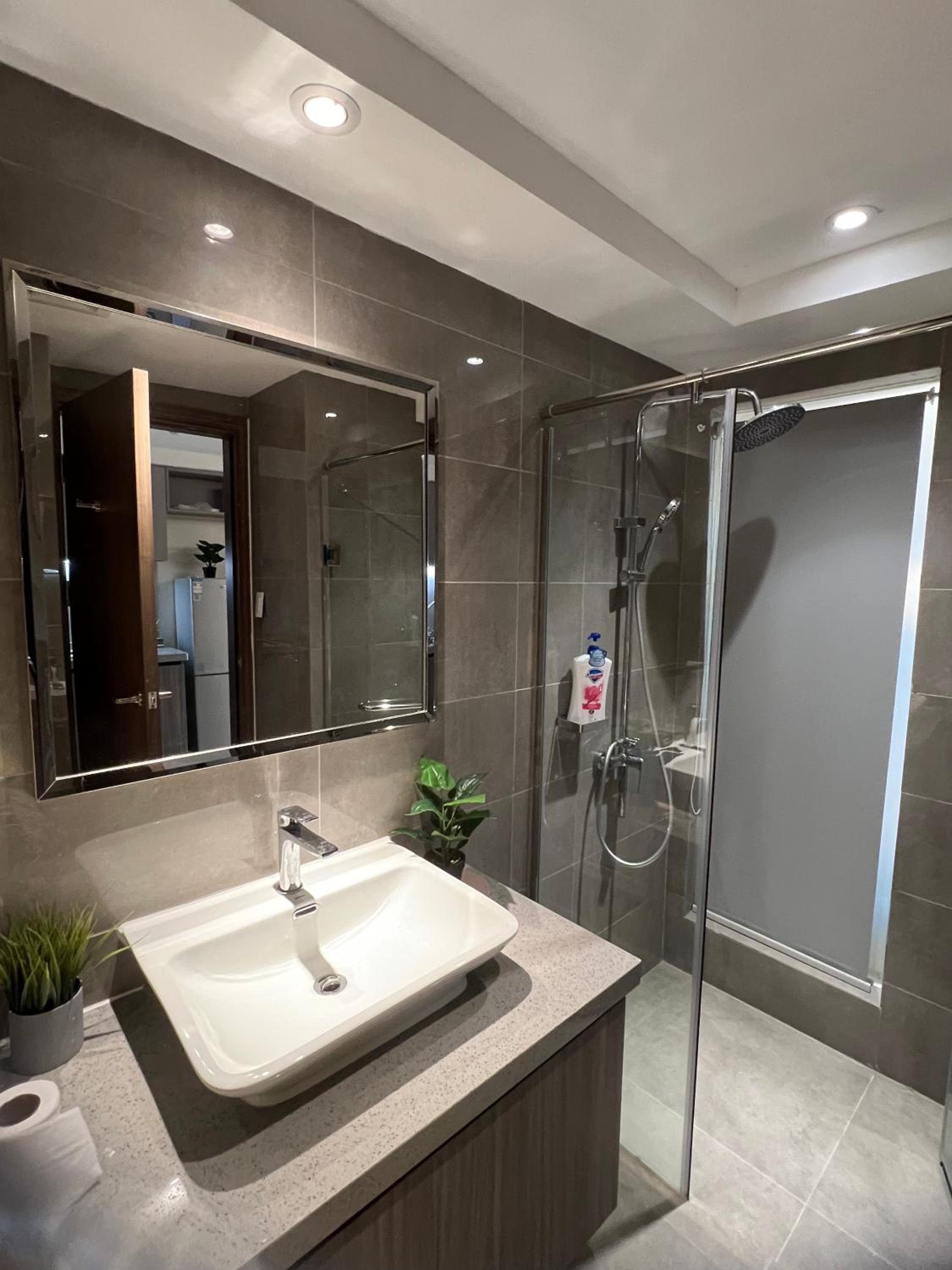 Spacious Apartment Hotel near City of Dreams, Airport, MOA, Okada, Ayala Malls, and Solaire Casino with free 5 pool access