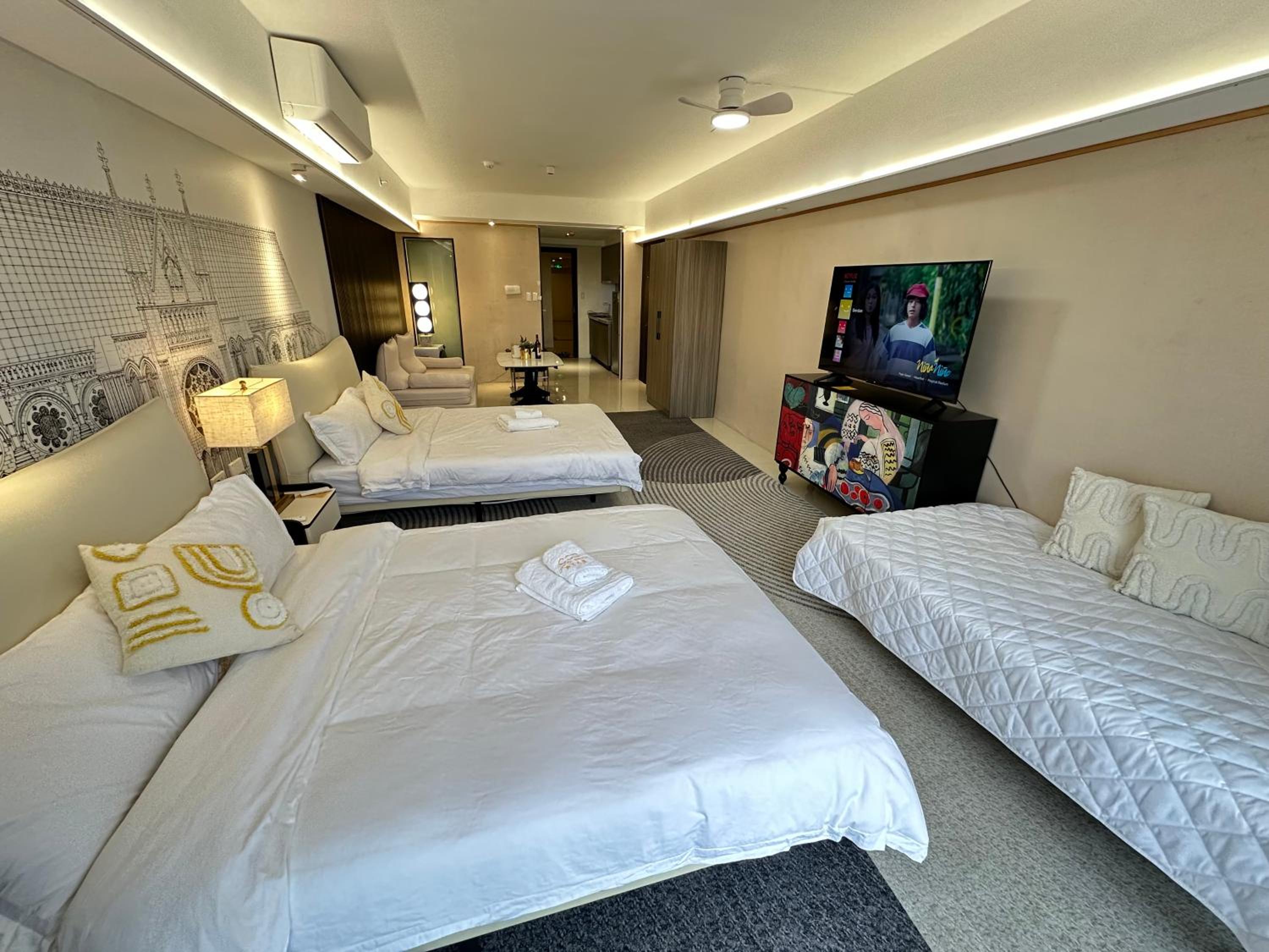 Spacious Apartment Hotel near City of Dreams, Airport, MOA, Okada, Ayala Malls, and Solaire Casino with free 5 pool access