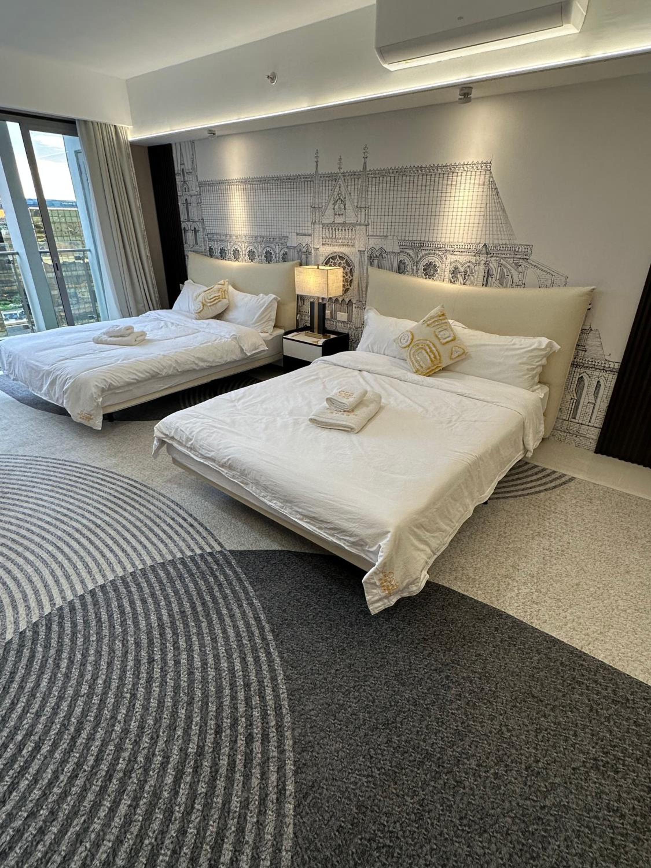 Spacious Apartment Hotel near City of Dreams, Airport, MOA, Okada, Ayala Malls, and Solaire Casino with free 5 pool access