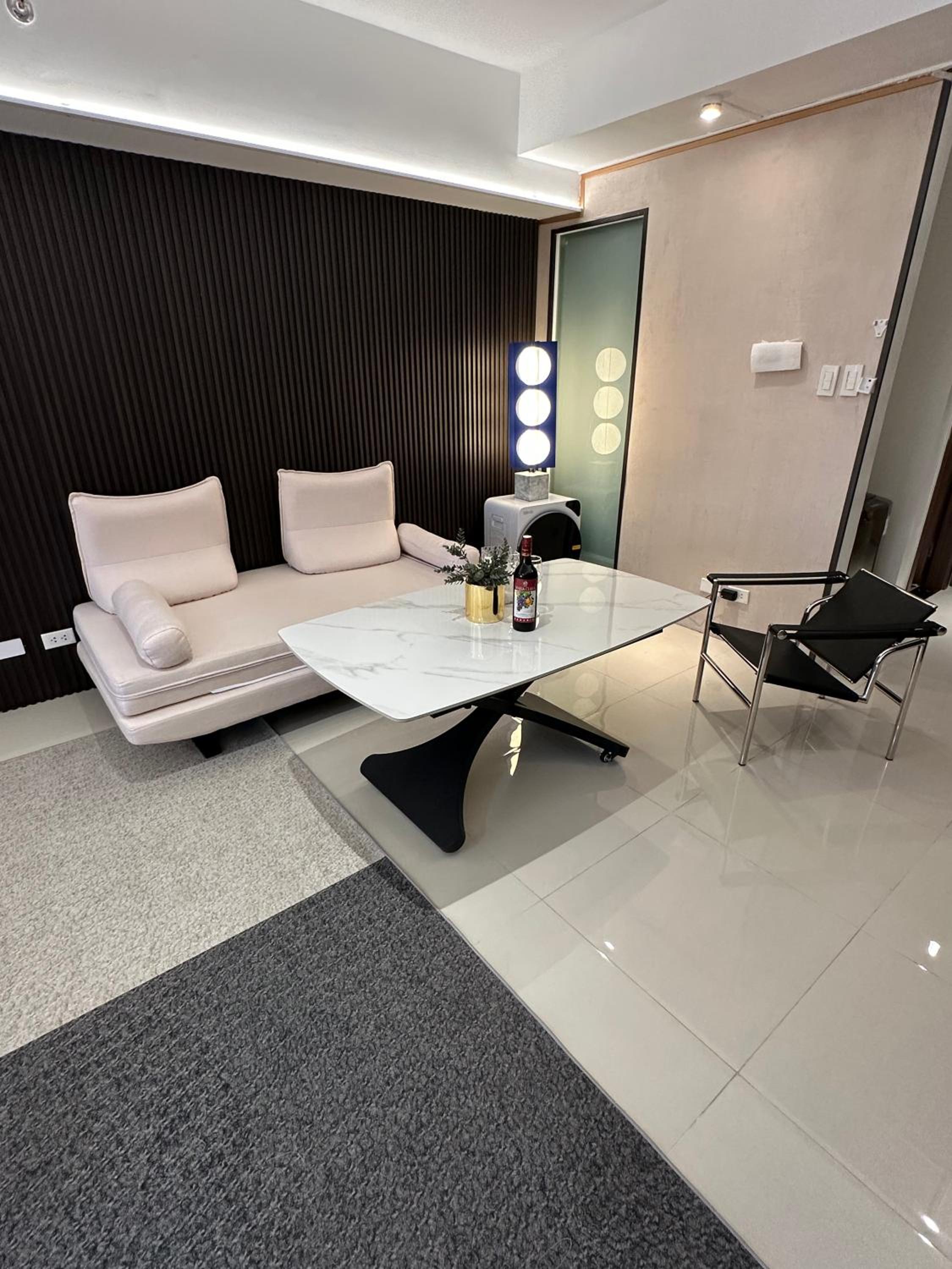 Spacious Apartment Hotel near City of Dreams, Airport, MOA, Okada, Ayala Malls, and Solaire Casino with free 5 pool access