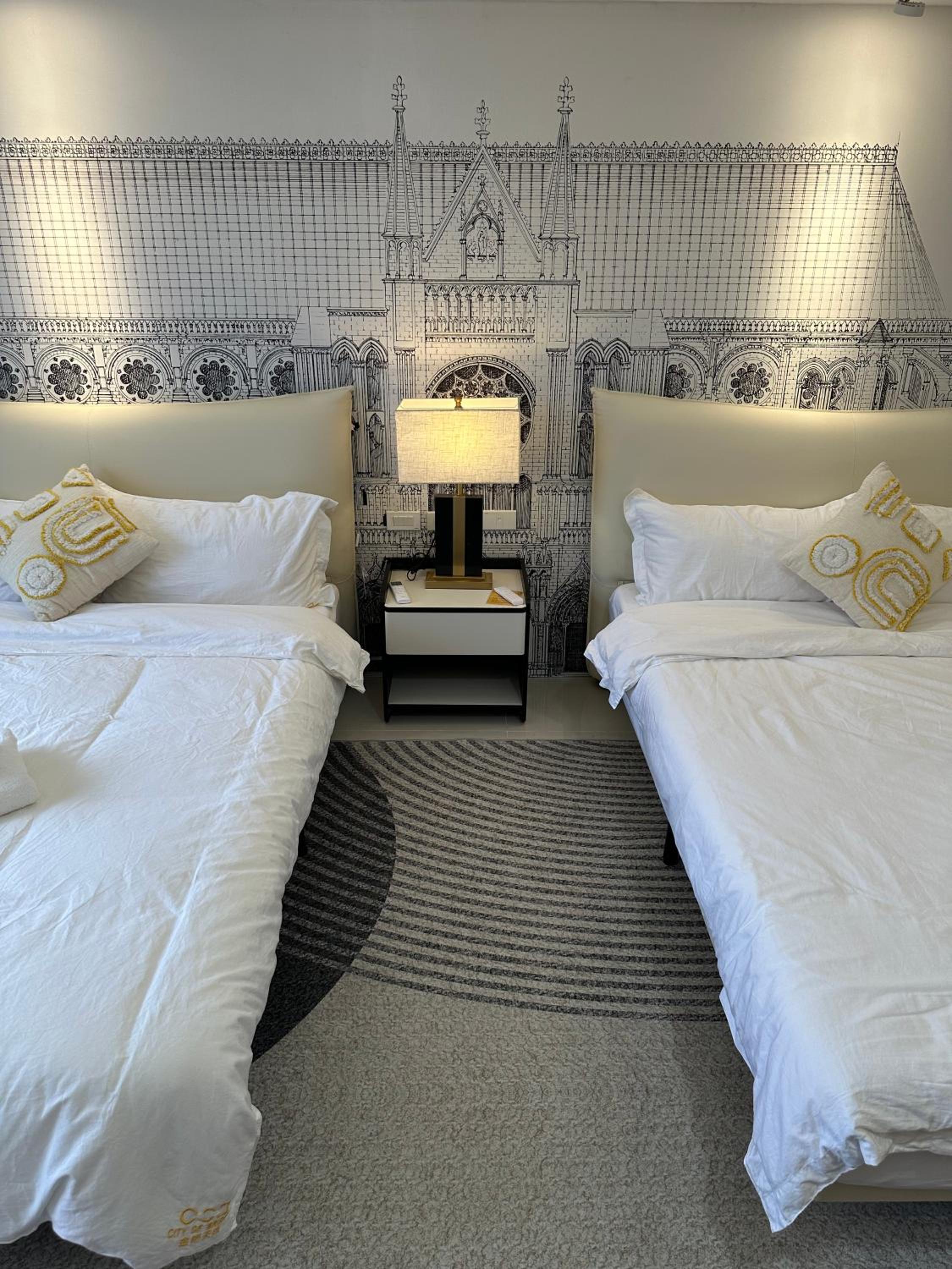 Spacious Apartment Hotel near City of Dreams, Airport, MOA, Okada, Ayala Malls, and Solaire Casino with free 5 pool access