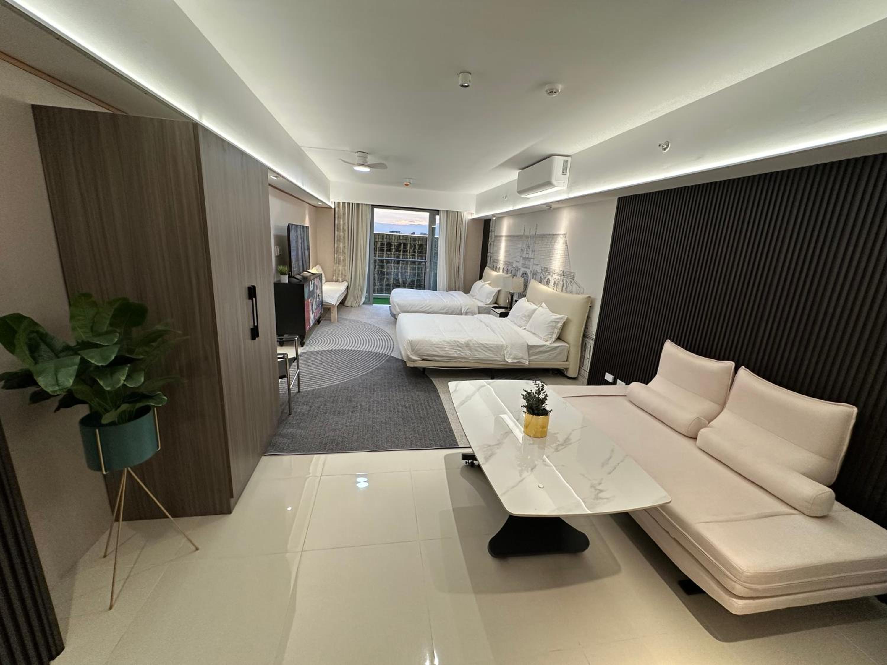 Spacious Apartment Hotel near City of Dreams, Airport, MOA, Okada, Ayala Malls, and Solaire Casino with free 5 pool access