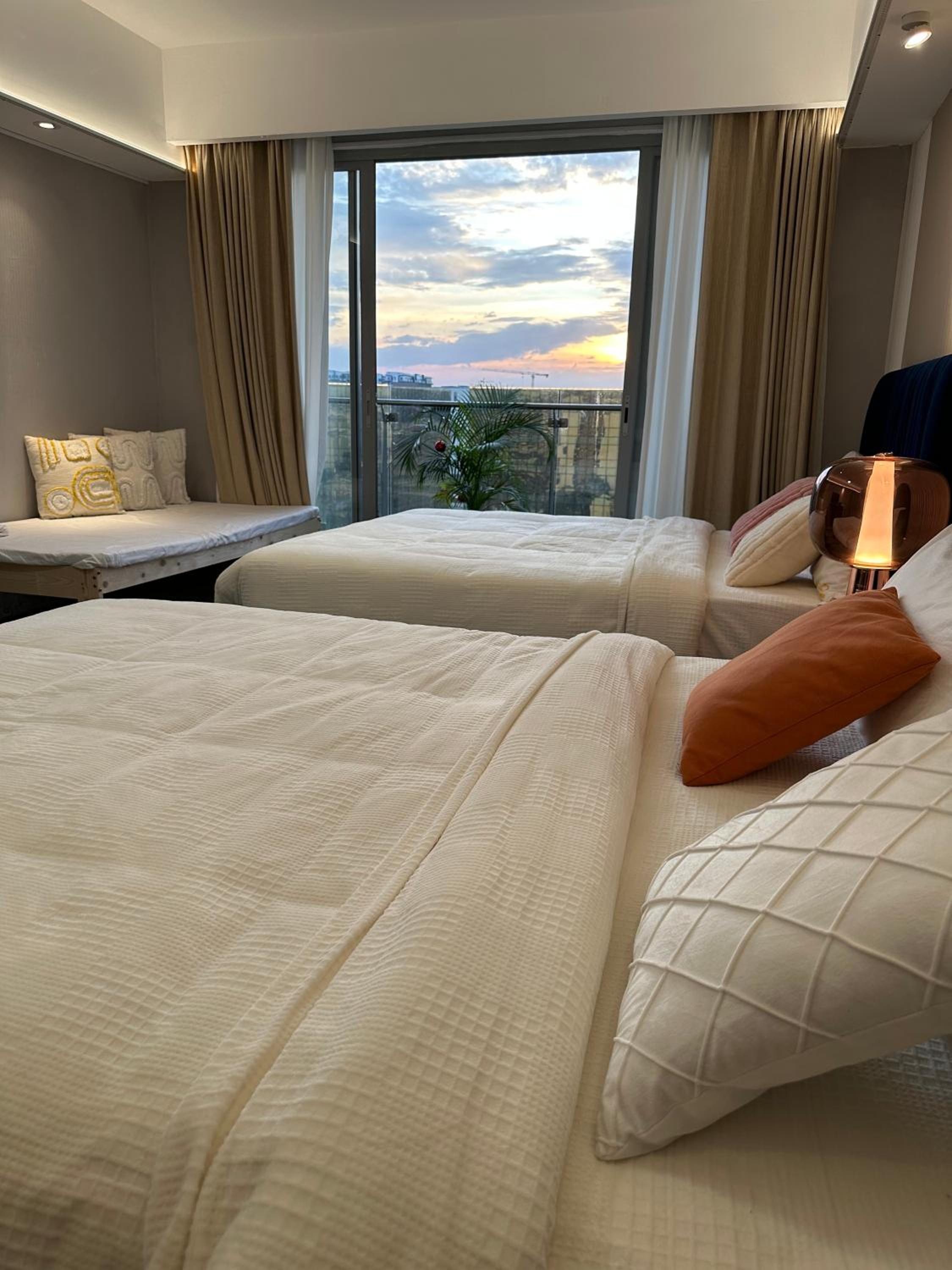 Spacious Unit & High-Floor Hotel near City of Dreams, Airport, Okada, and Solaire Casino