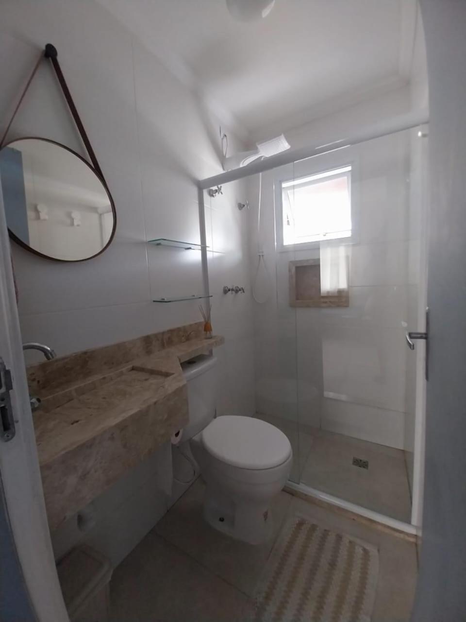 Casa em condomínio no Centro de Bertioga com Ar condicionado
