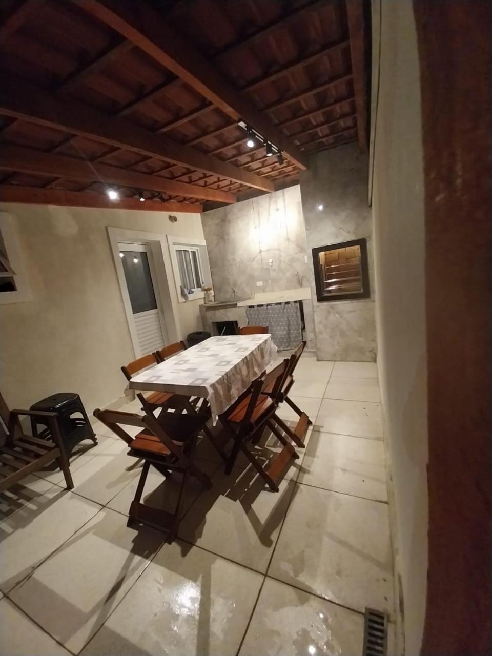 Casa em condomínio no Centro de Bertioga com Ar condicionado