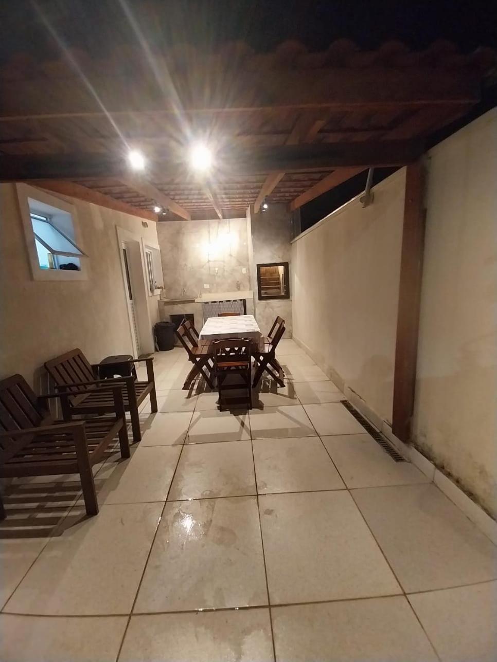 Casa em condomínio no Centro de Bertioga com Ar condicionado