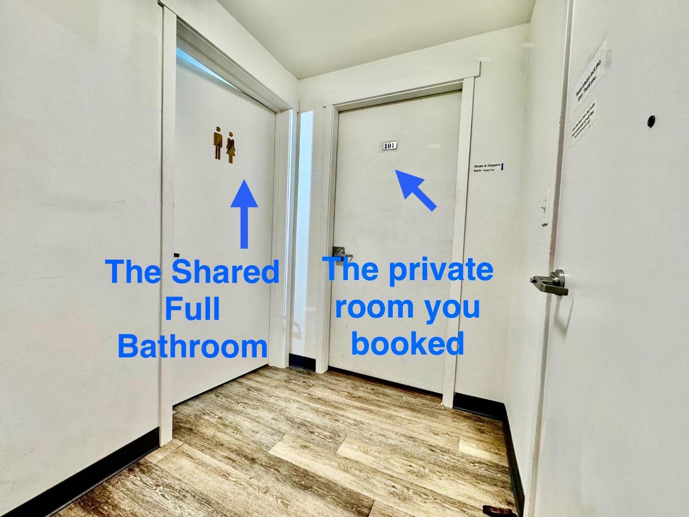 Private Room with Shared Bathroom on the 1st Floor 10 minutes walk to University of Washington