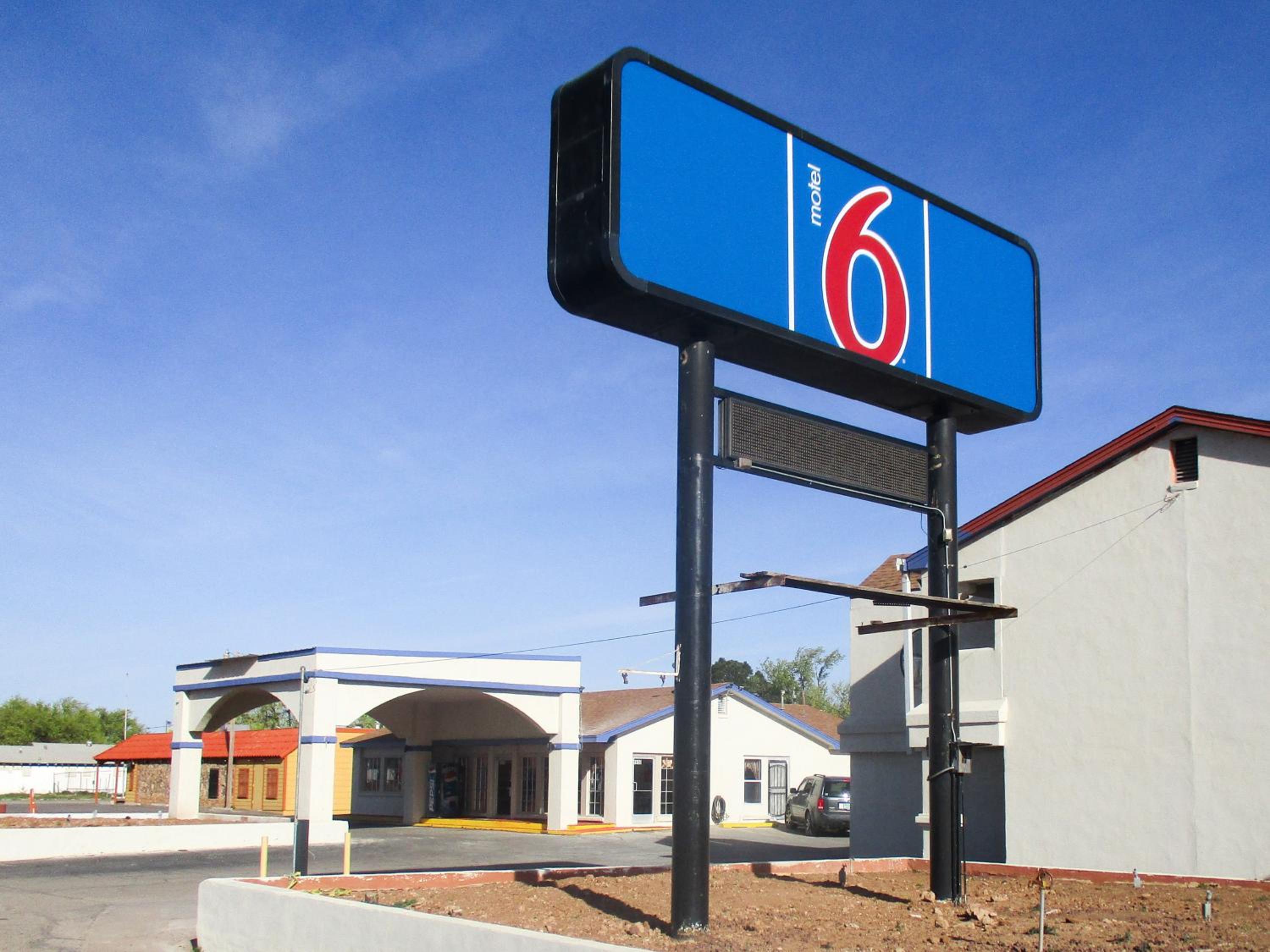Clovis Vacations - Motel 6-Clovis, NM - Property Image 2