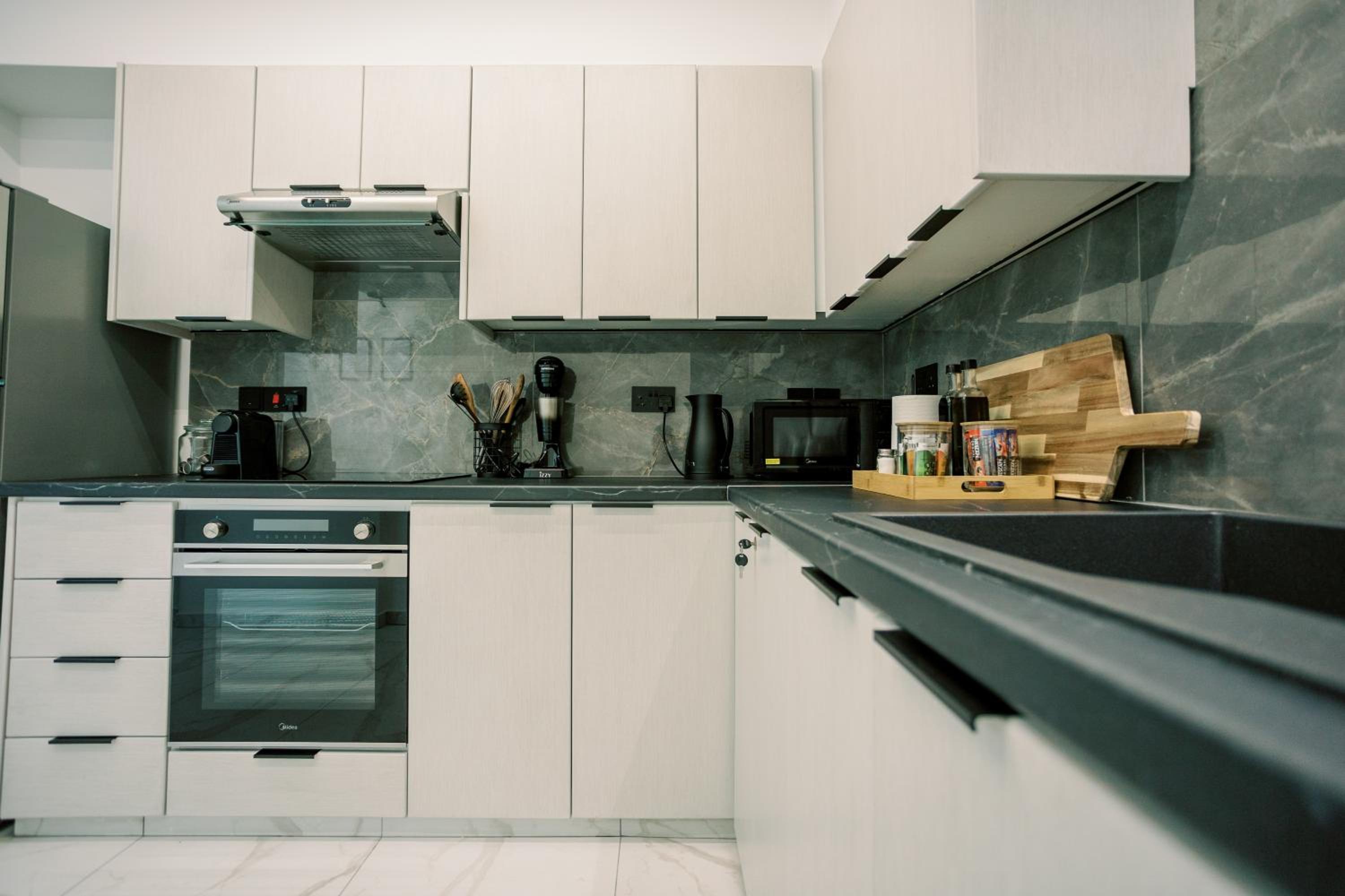 2BR Amalfi Blue Apt in Larnaca - Pool & 10Min Walk to Mackenzie Beach!