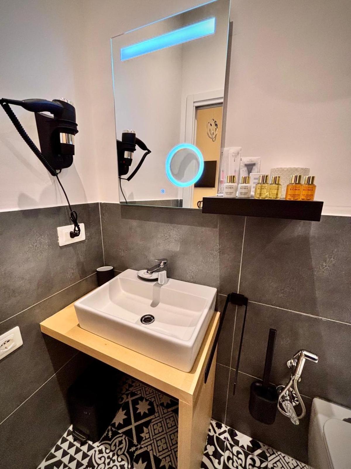 Le Vie di San Pietro Guest House