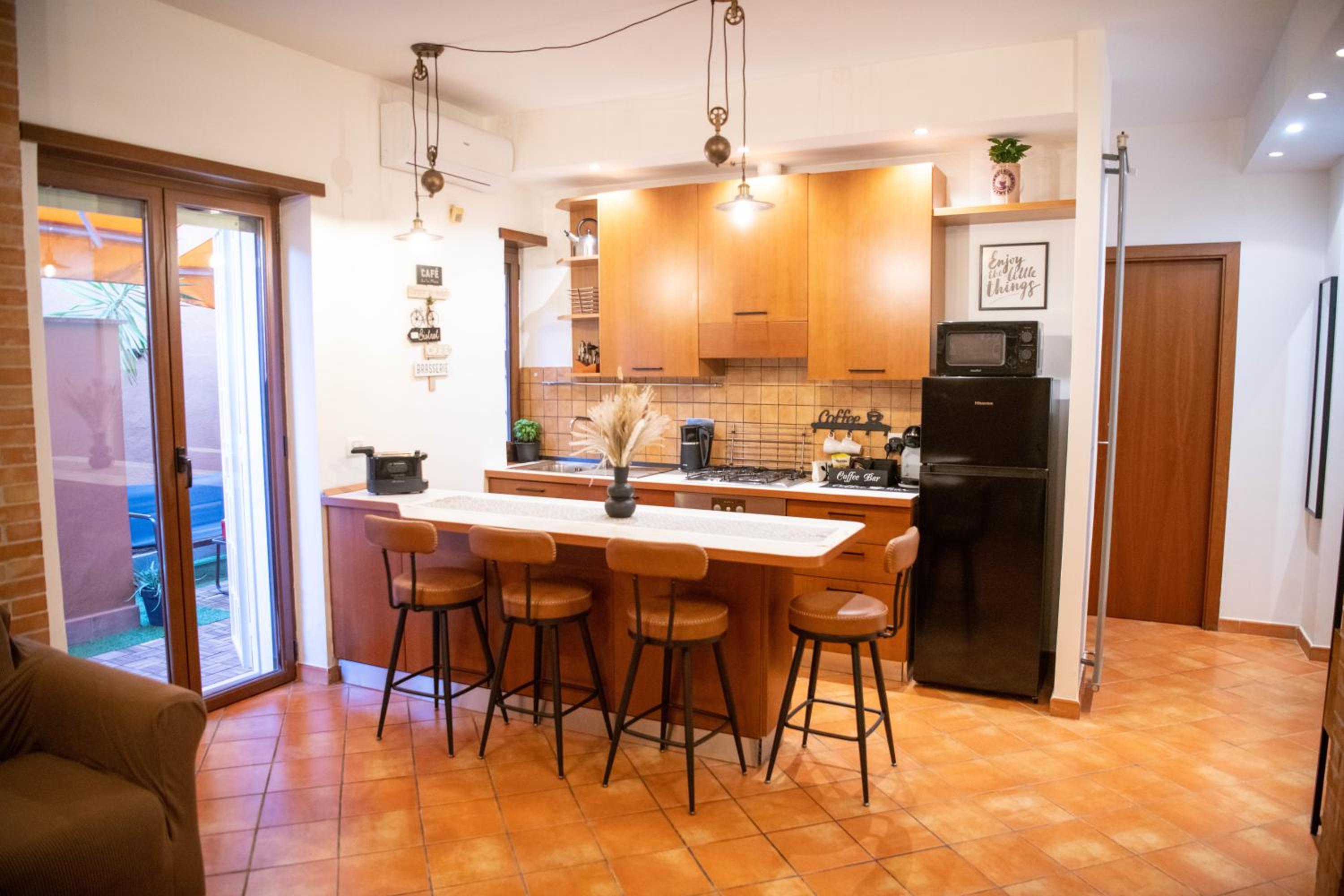Welcoming Vatican Garden Home - with Hot Hub