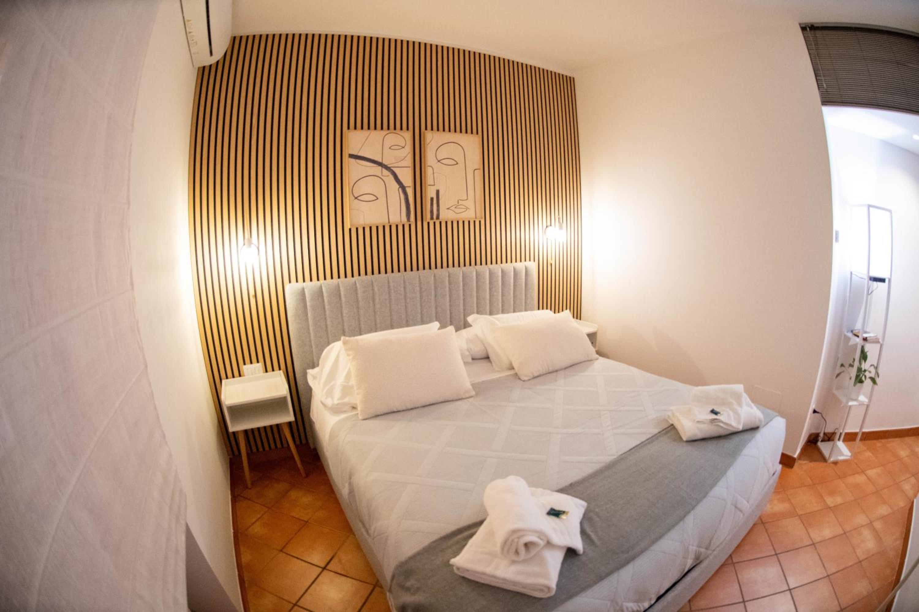 Welcoming Vatican Garden Home - with Hot Hub