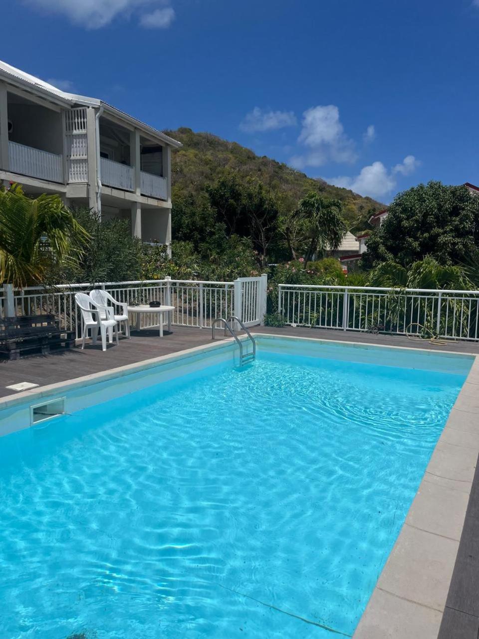 Joli Studio vue Mer avec Piscine