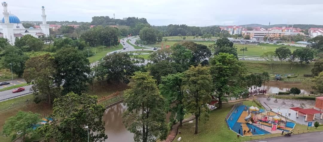 KLIA Residence Homestay Apartment, Near Sepang Circuit and KLIA - 3 Bedroom Fully Aircond