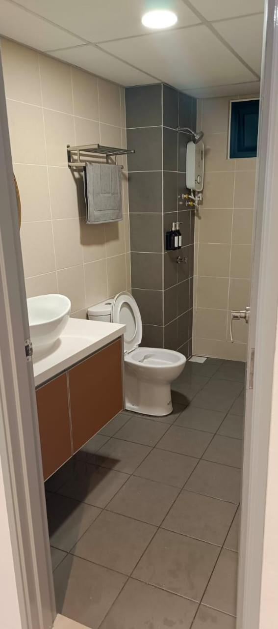 KLIA Residence Homestay Apartment, Near Sepang Circuit and KLIA - 3 Bedroom Fully Aircond