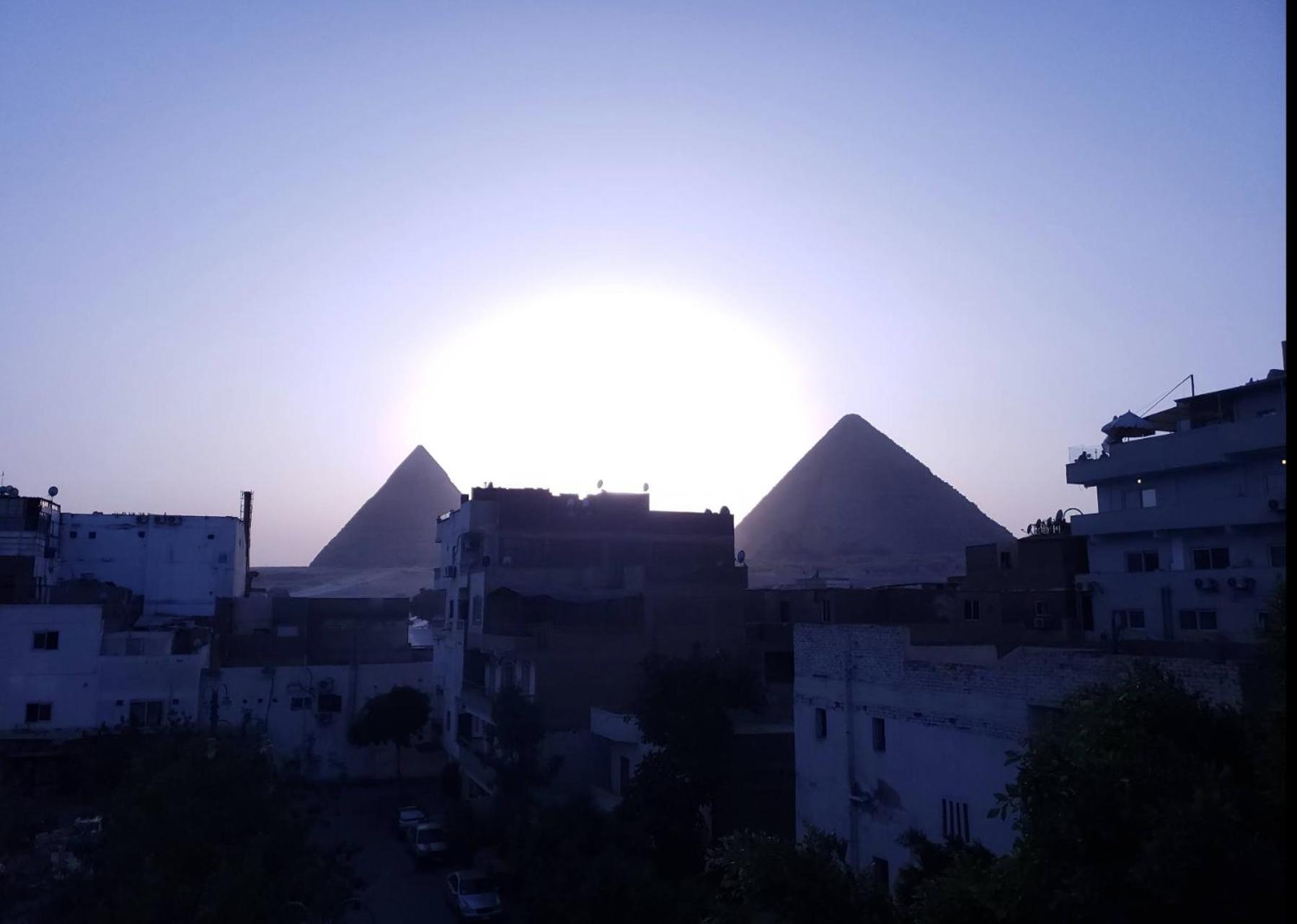 Holom Abu State House double bedroom infront of the pyramids gate with breakfast