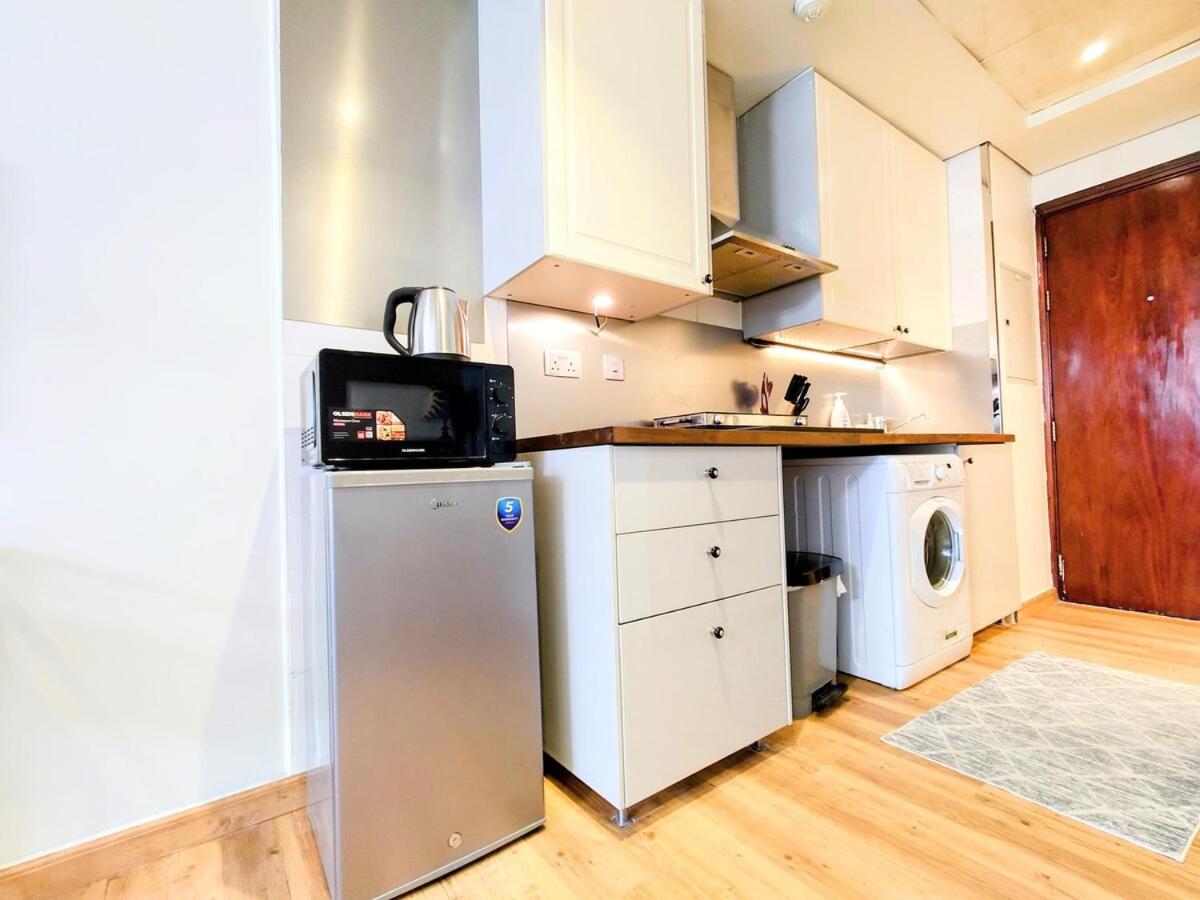 Modern Studio with Balcony - Close to Metro & Marina
