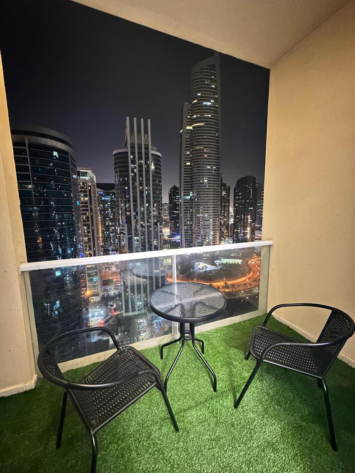 Modern Studio with Balcony - Close to Metro & Marina