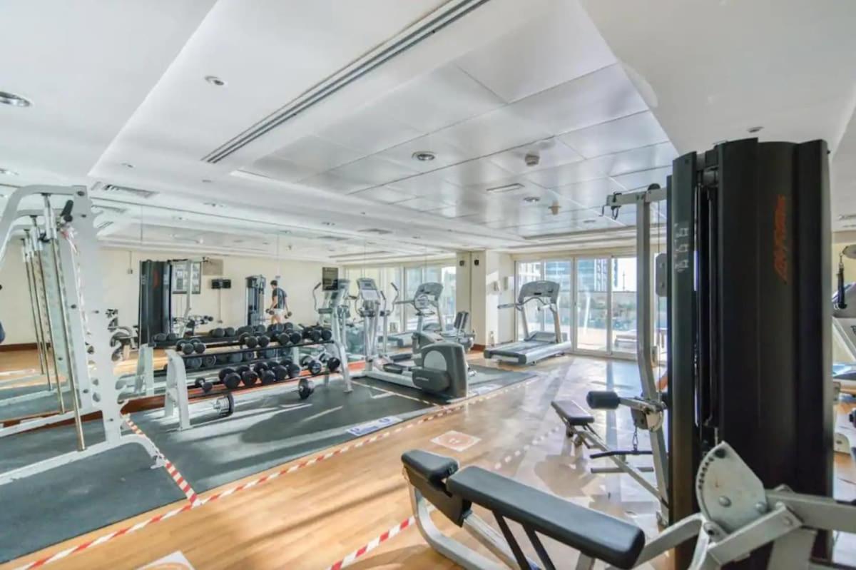 Modern Studio with Balcony - Close to Metro & Marina
