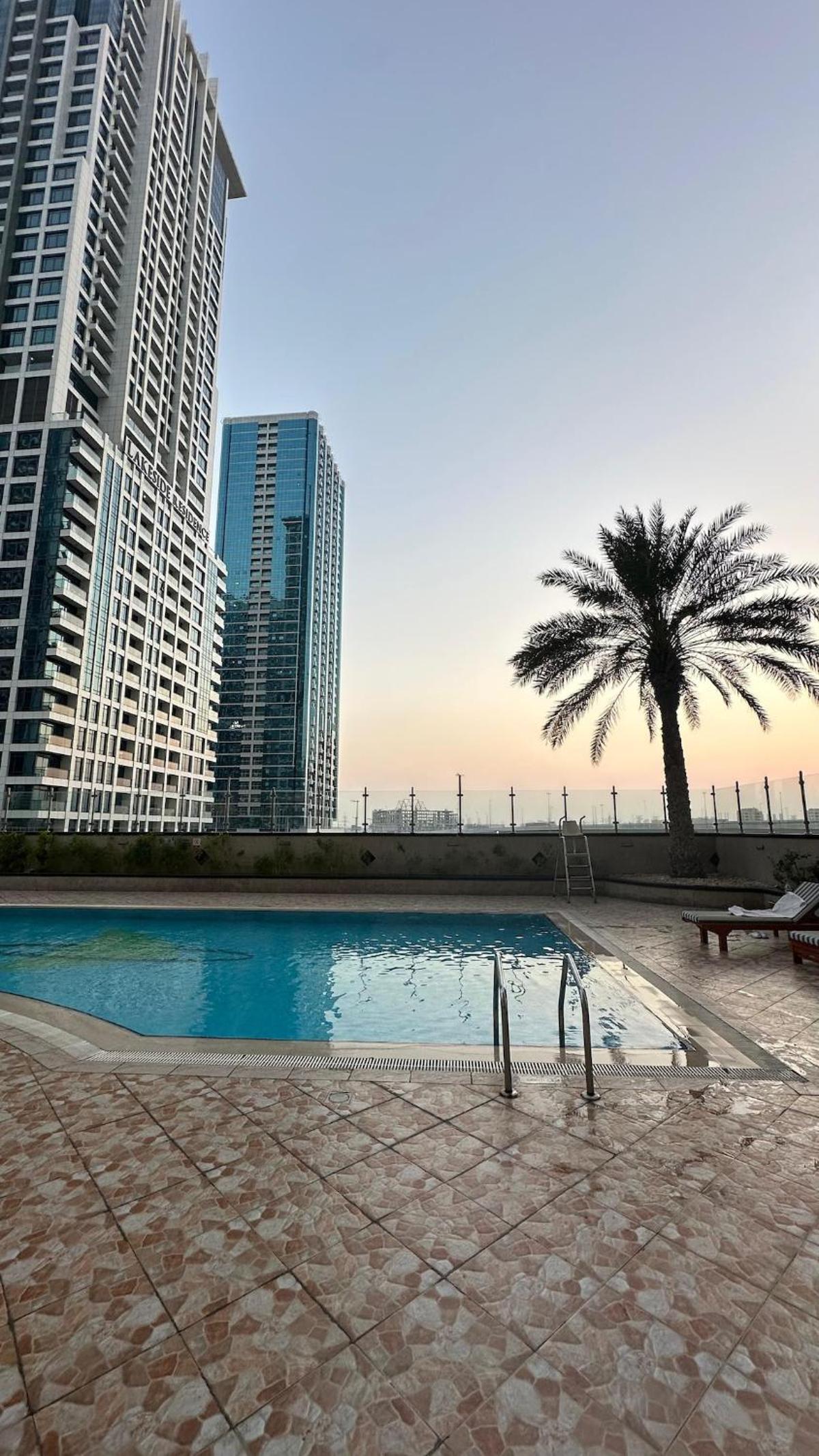 Modern Studio with Balcony - Close to Metro & Marina